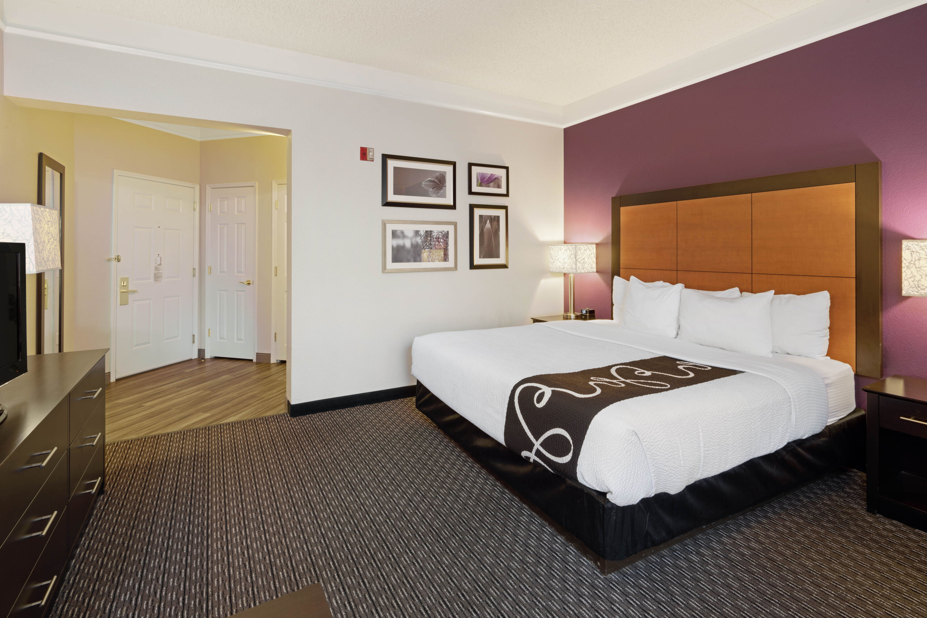 Guest room at the La Quinta Inn & Suites by Wyndham Phoenix Scottsdale in Scottsdale, Arizona