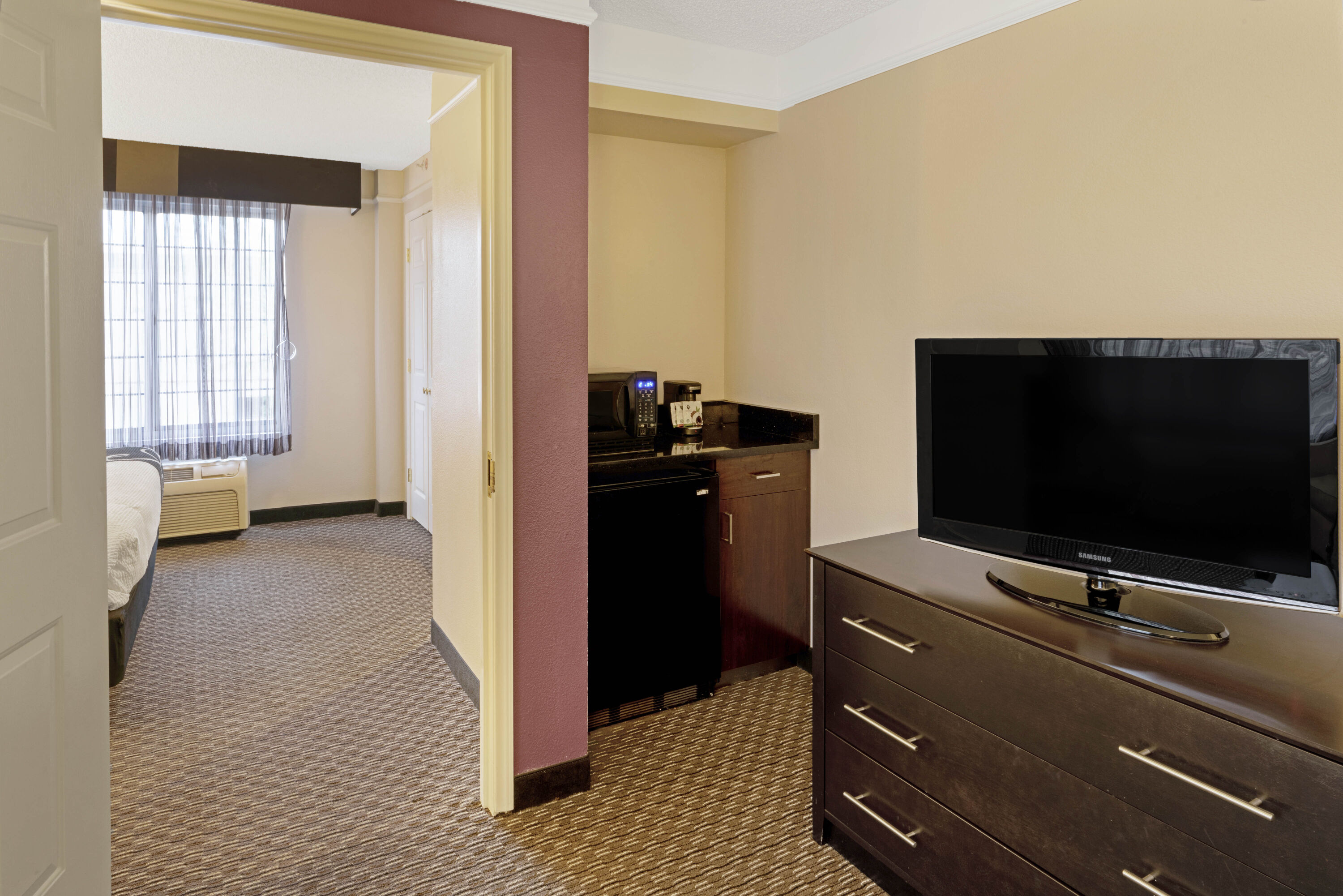 La Quinta Inn & Suites by Wyndham Phoenix Scottsdale suite in Scottsdale, Arizona