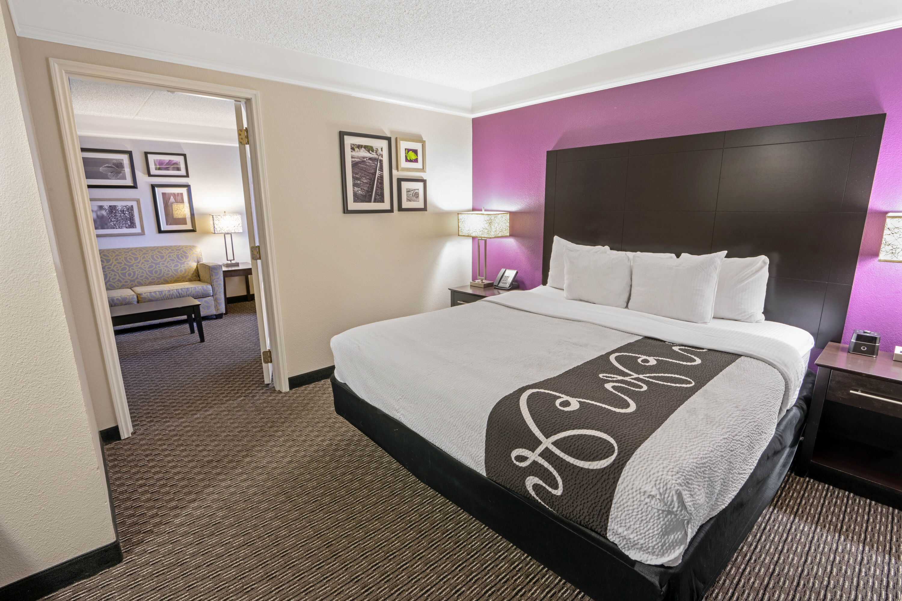 La Quinta Inn & Suites by Wyndham Phoenix Scottsdale suite in Scottsdale, Arizona