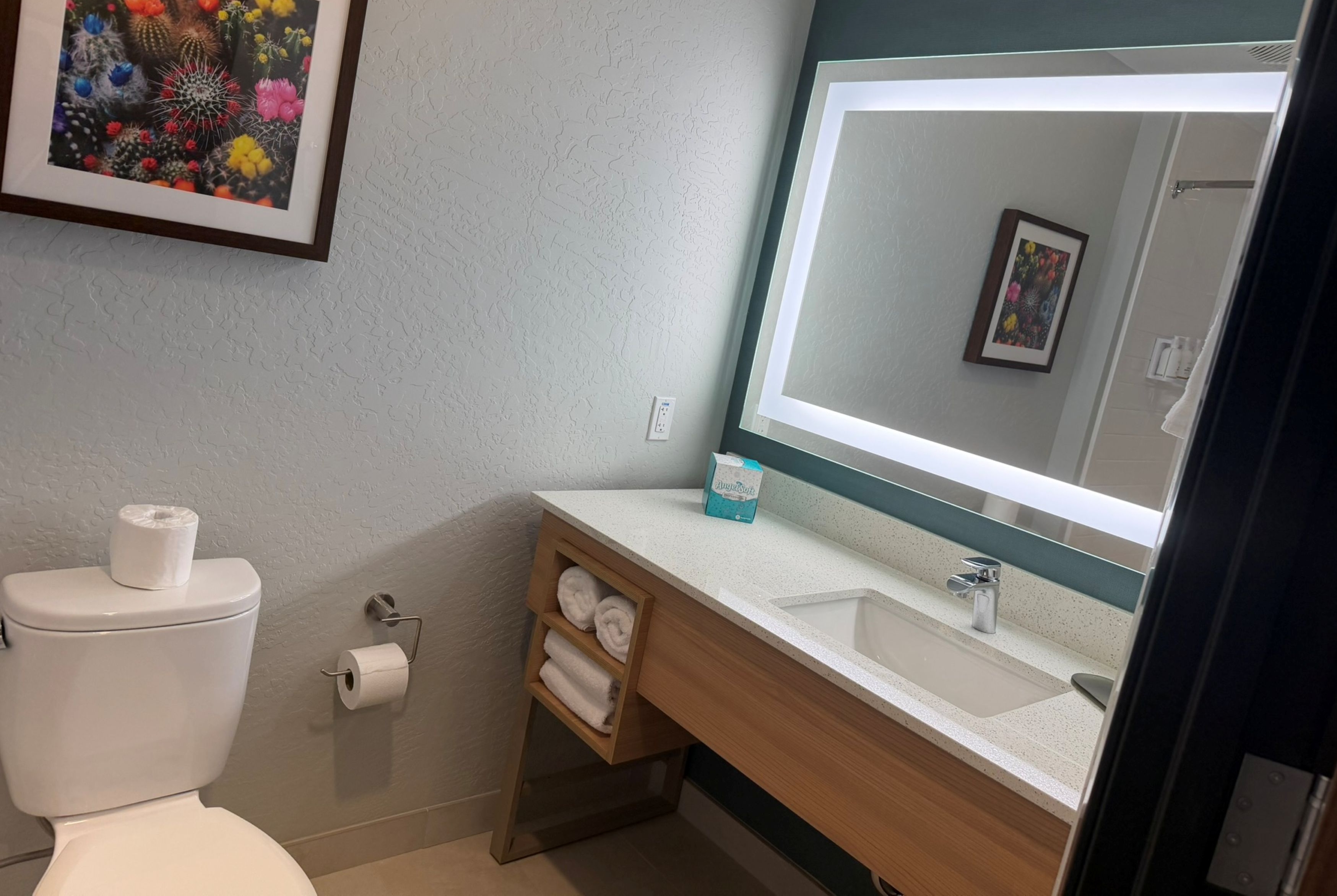 Guest room bath at the La Quinta Inn & Suites by Wyndham Shonto in Shonto, Arizona