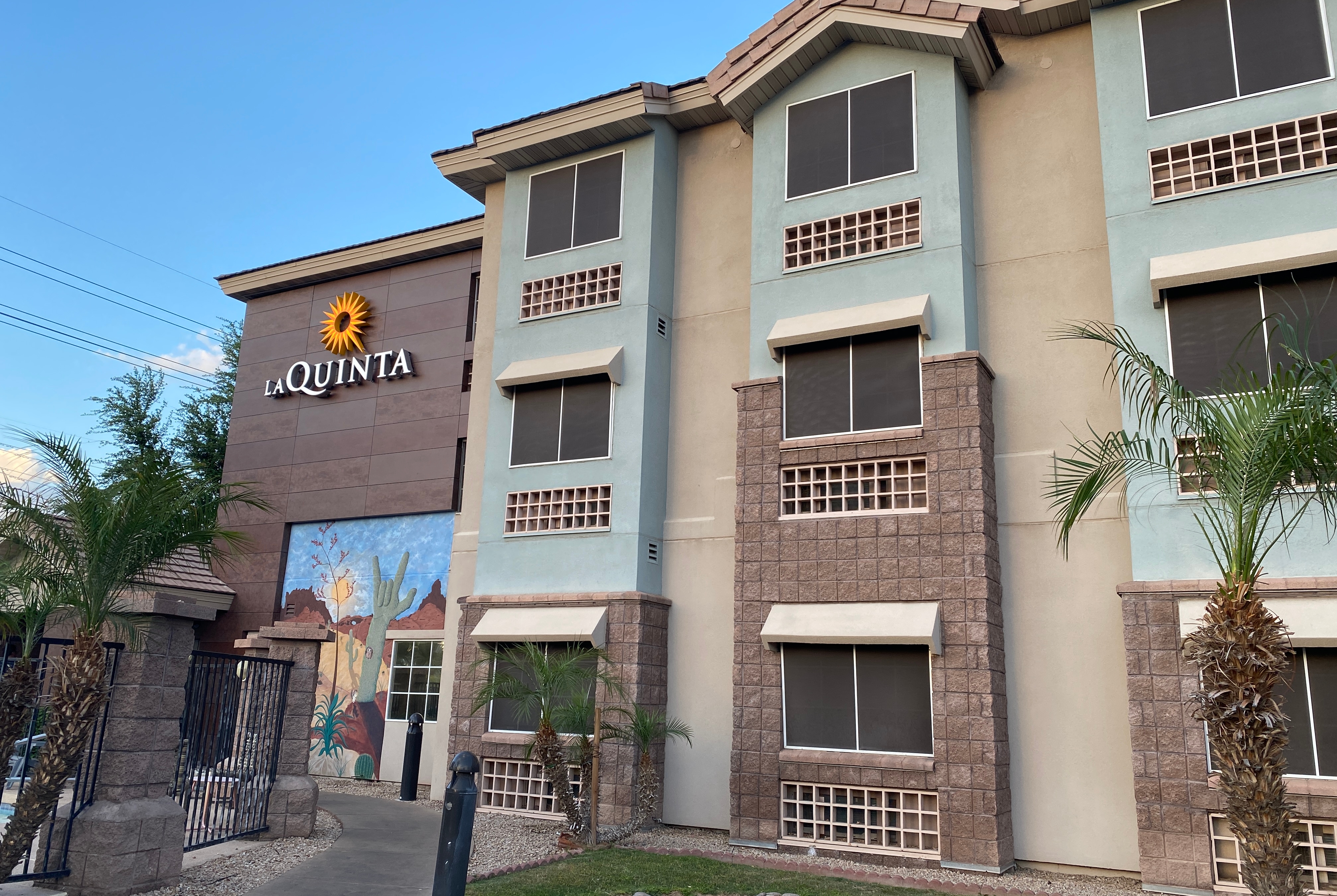 Exterior of La Quinta Inn & Suites by Wyndham Tempe University / Phoenix hotel in Tempe, Arizona
