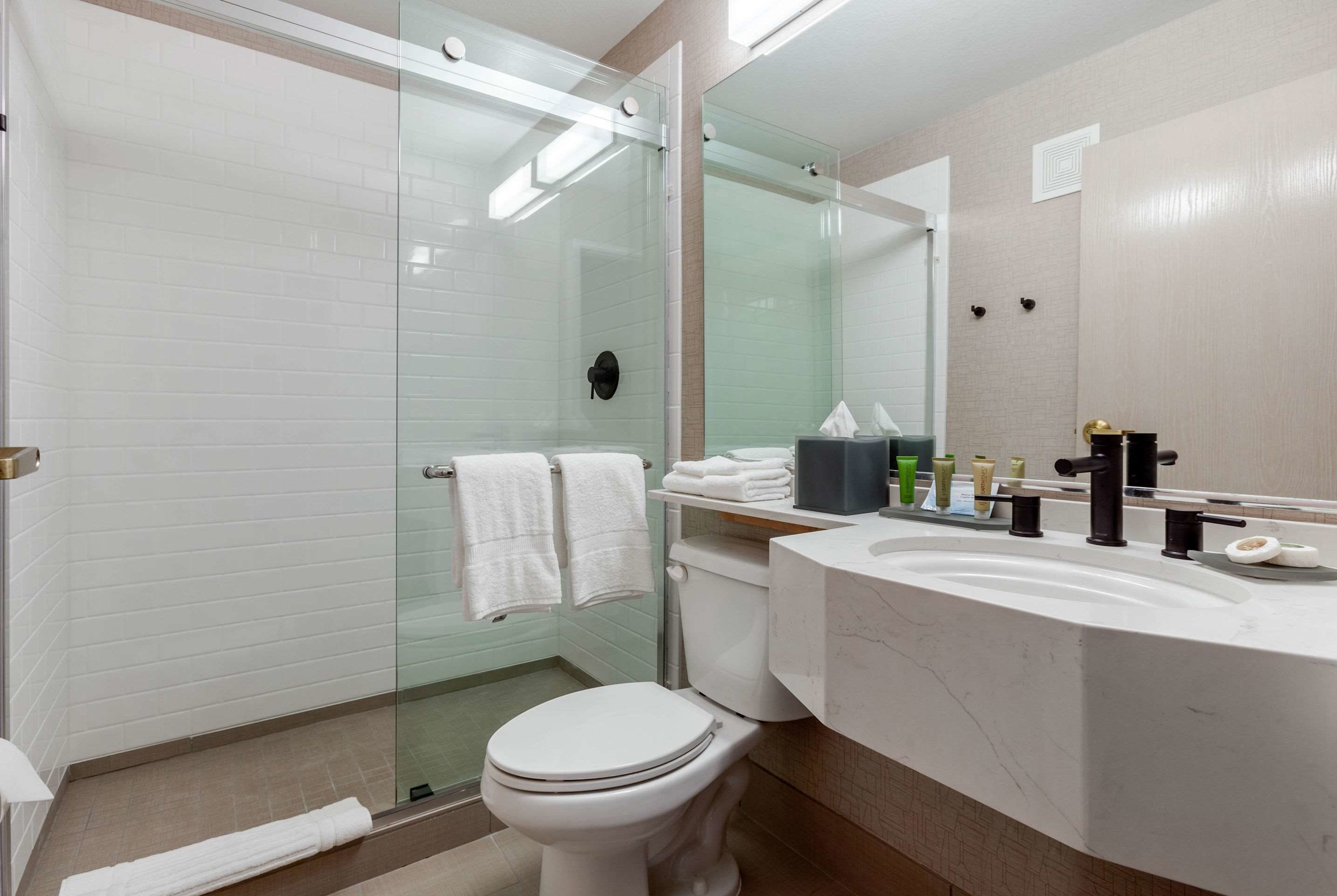 Guest room bath at the La Quinta Inn & Suites by Wyndham Tempe University / Phoenix in Tempe, Arizona