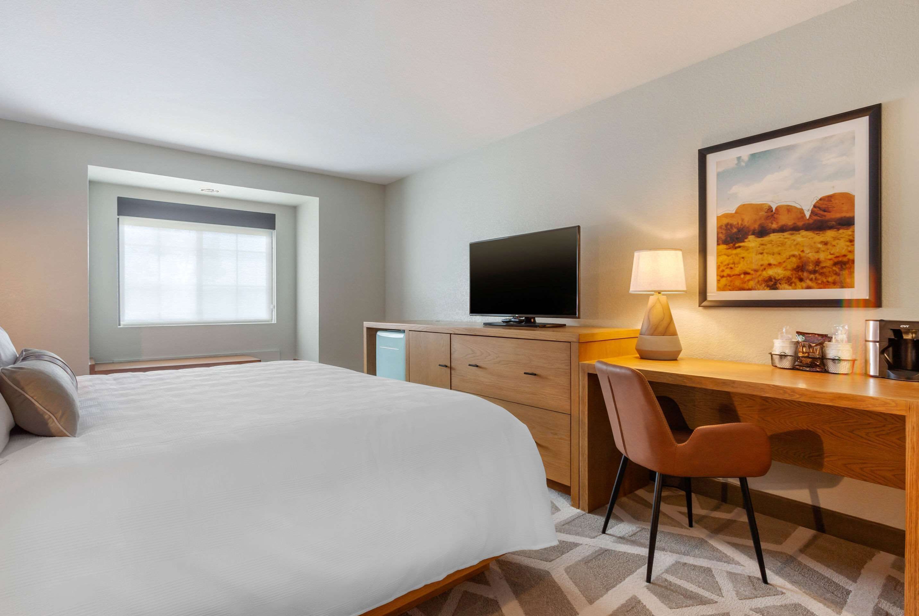 Guest room at the La Quinta Inn & Suites by Wyndham Tempe University / Phoenix in Tempe, Arizona