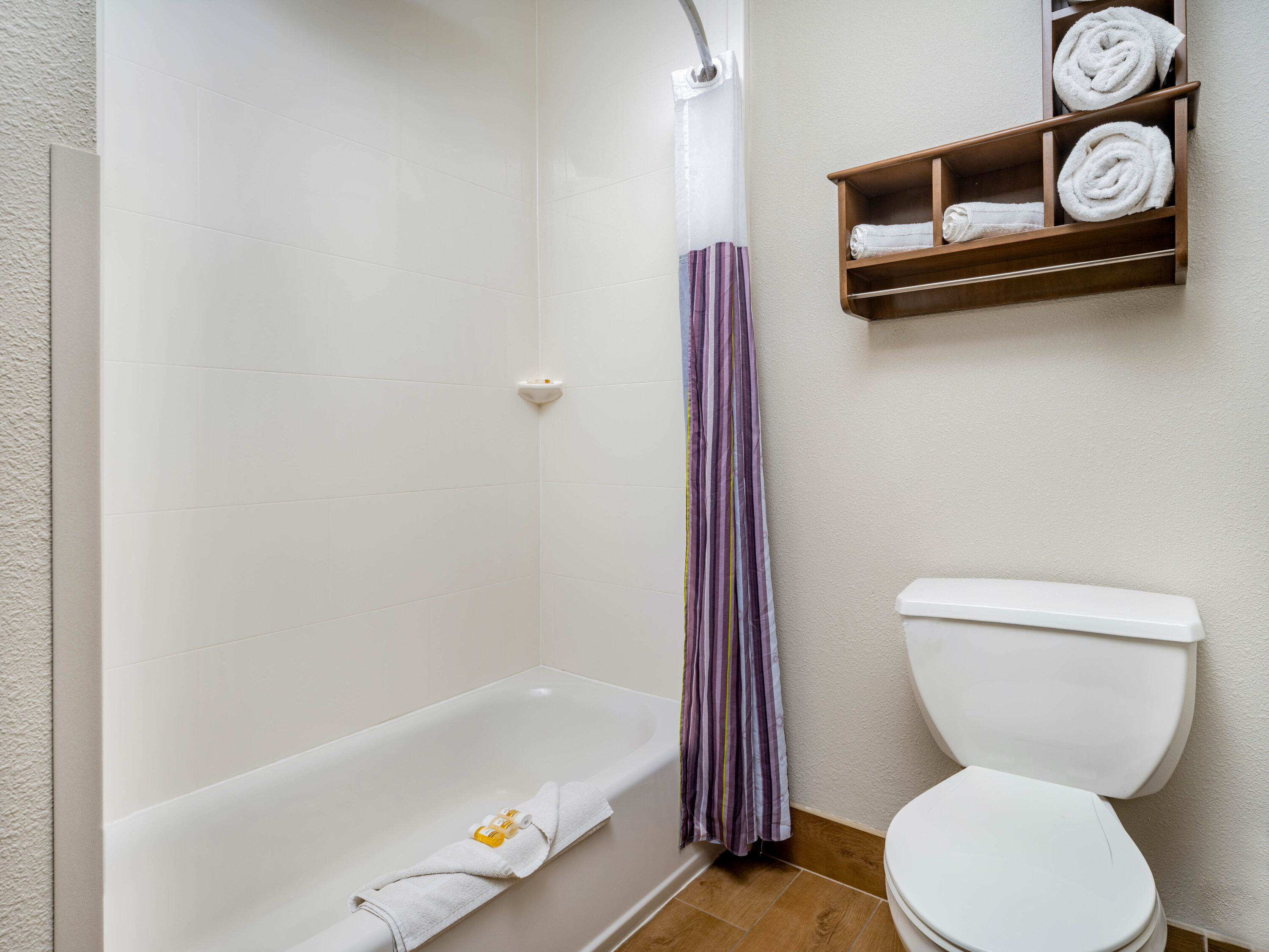 Guest room bath at the La Quinta Inn & Suites by Wyndham NW Tucson Marana in Tucson, Arizona