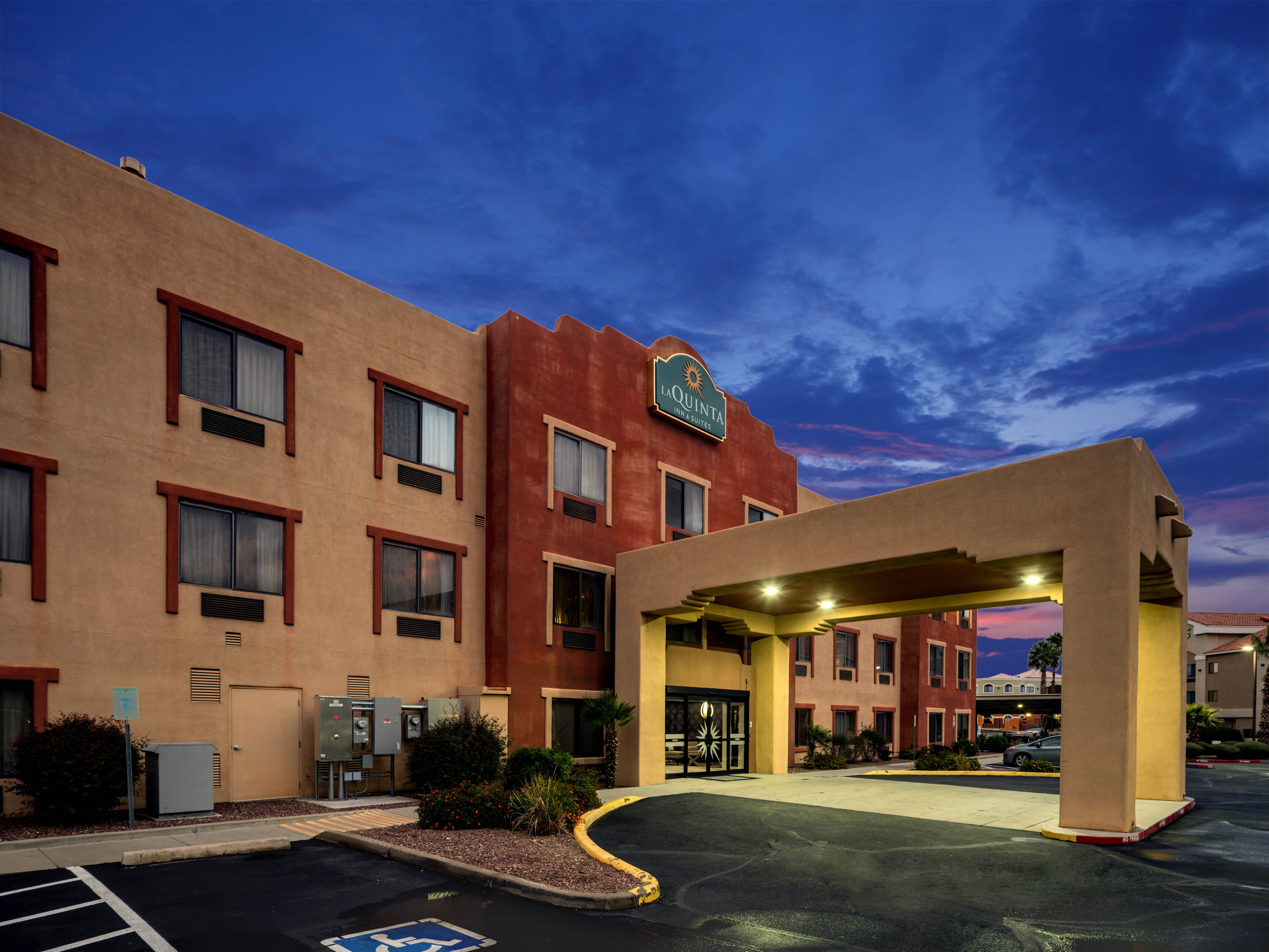 Exterior Dusk Image of La Quinta Inn & Suites by Wyndham NW Tucson Marana hotel in Tucson, Arizona