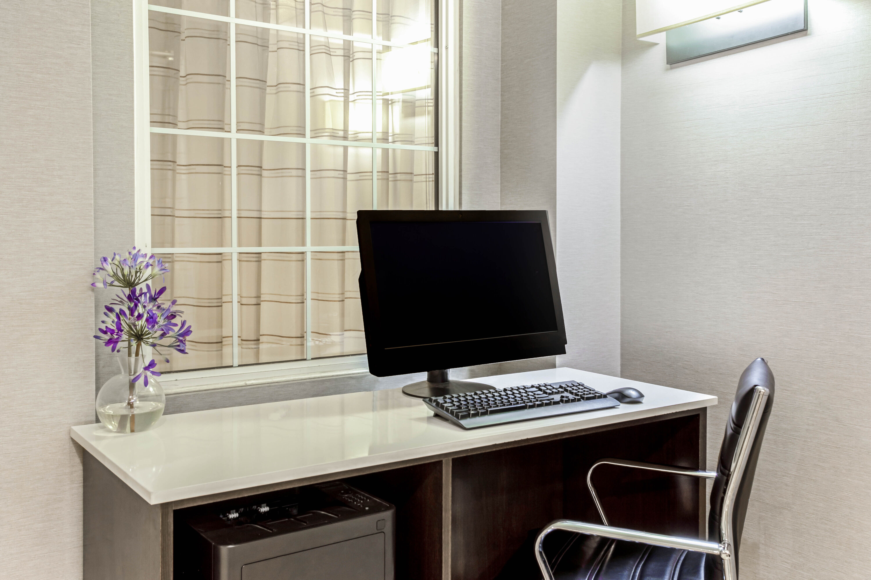 La Quinta Inn & Suites by Wyndham Tucson Airport business center in Tucson, Arizona