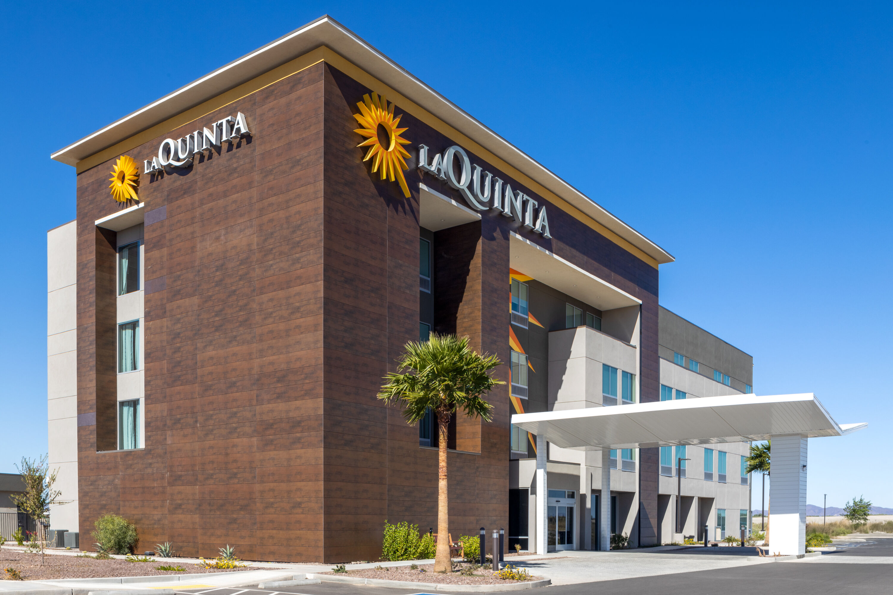 Exterior Day Image of La Quinta Inn & Suites by Wyndham Yuma hotel in Yuma, Arizona