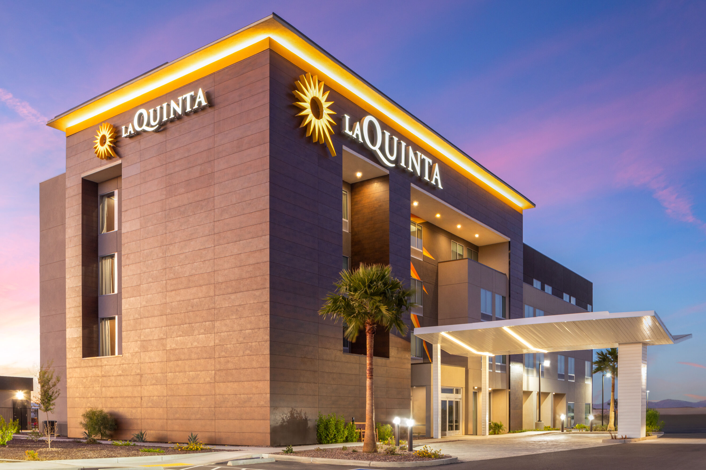 Exterior Dusk Image of La Quinta Inn & Suites by Wyndham Yuma hotel in Yuma, Arizona