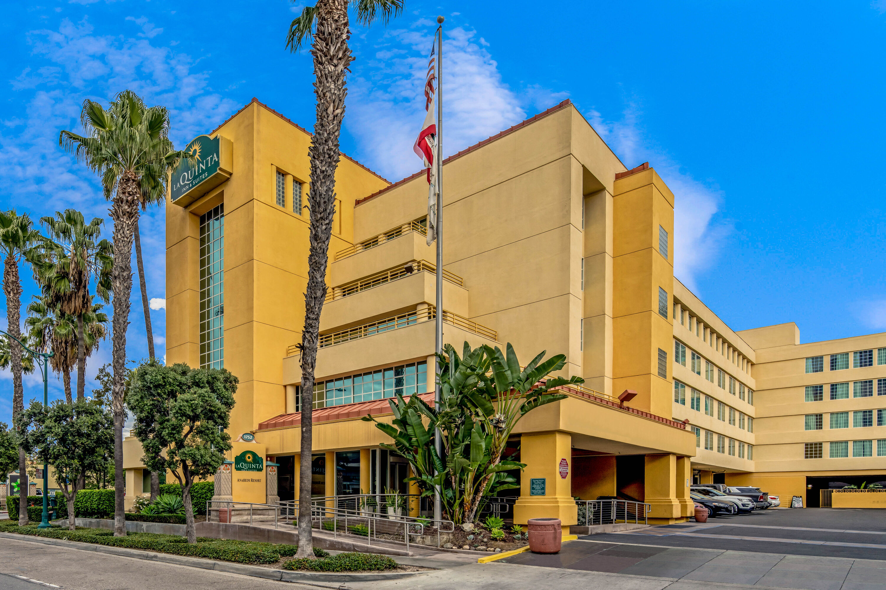 Exterior Day Image of La Quinta Inn & Suites by Wyndham Anaheim hotel in Anaheim, California