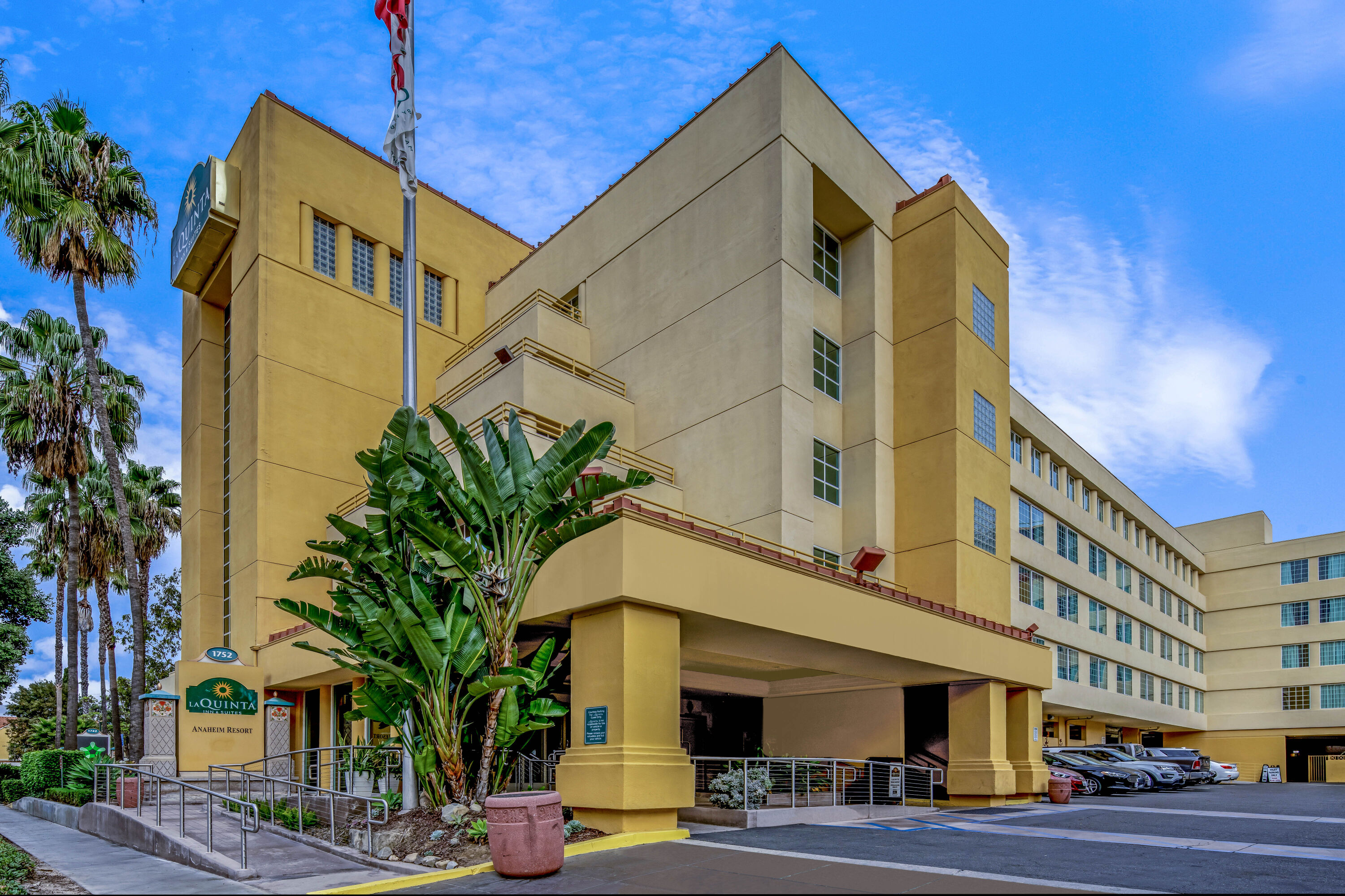 Exterior Day Image of La Quinta Inn & Suites by Wyndham Anaheim hotel in Anaheim, California