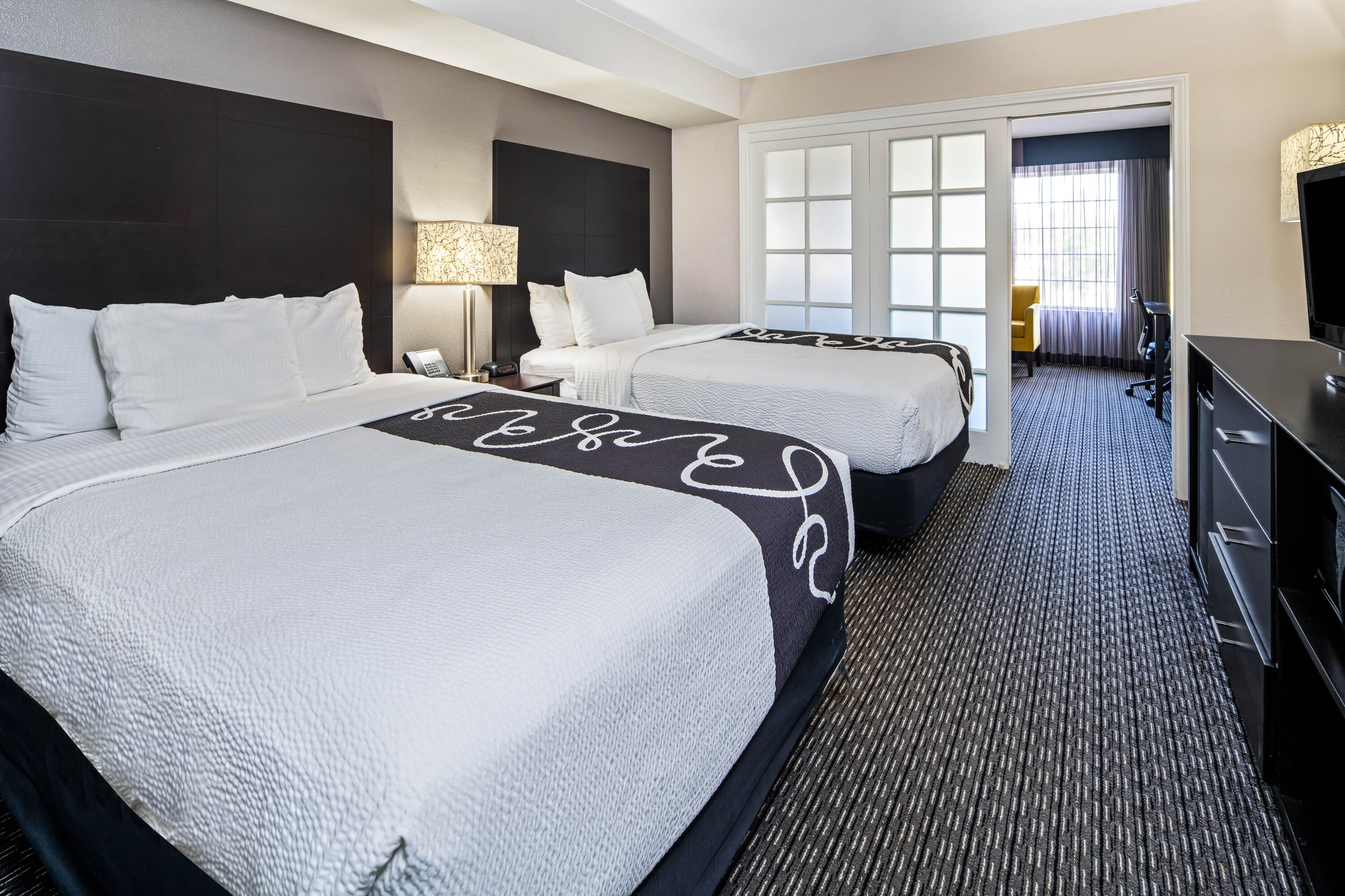 La Quinta Inn & Suites by Wyndham Anaheim suite in Anaheim, California