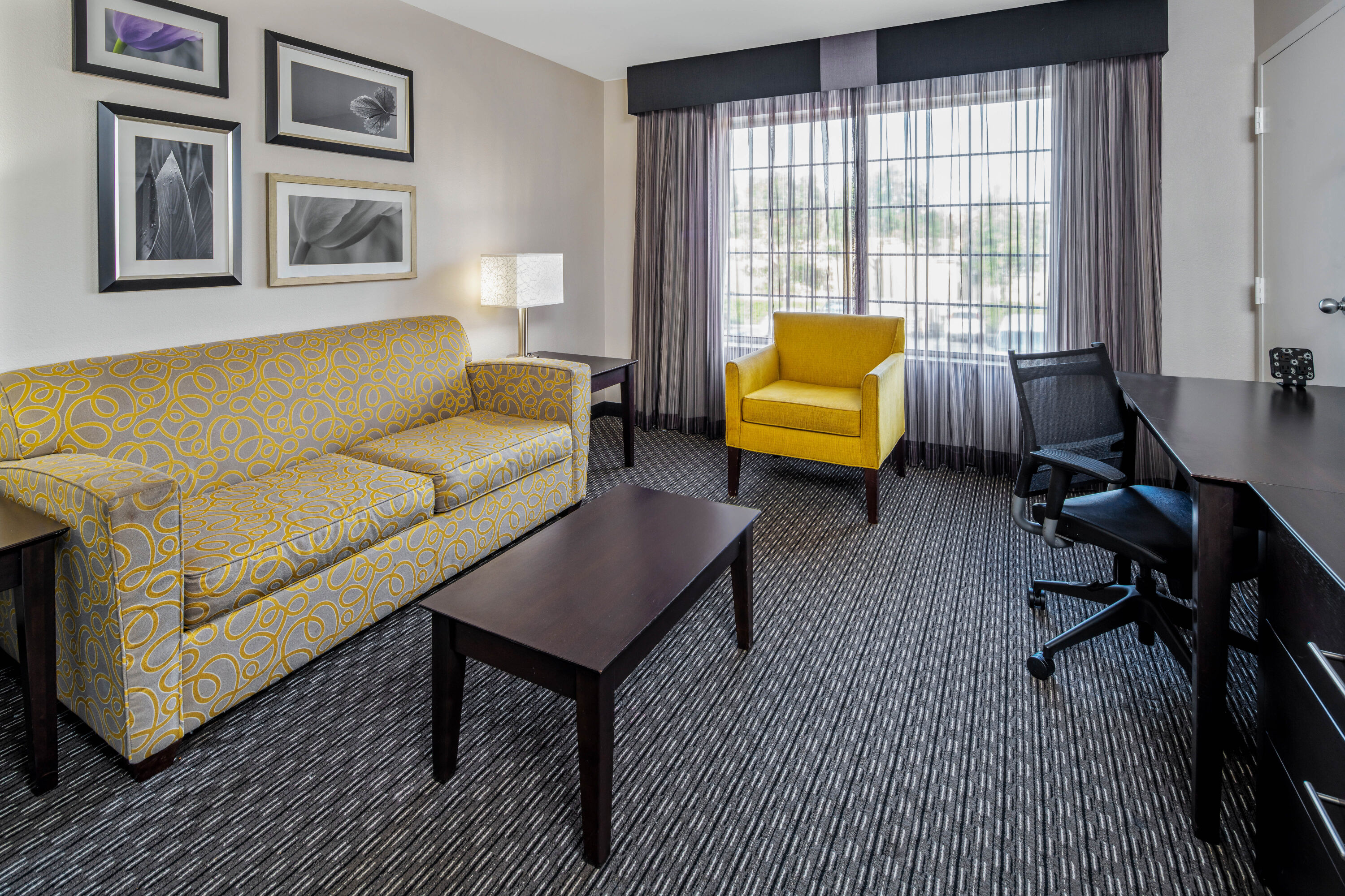 La Quinta Inn & Suites by Wyndham Anaheim suite in Anaheim, California