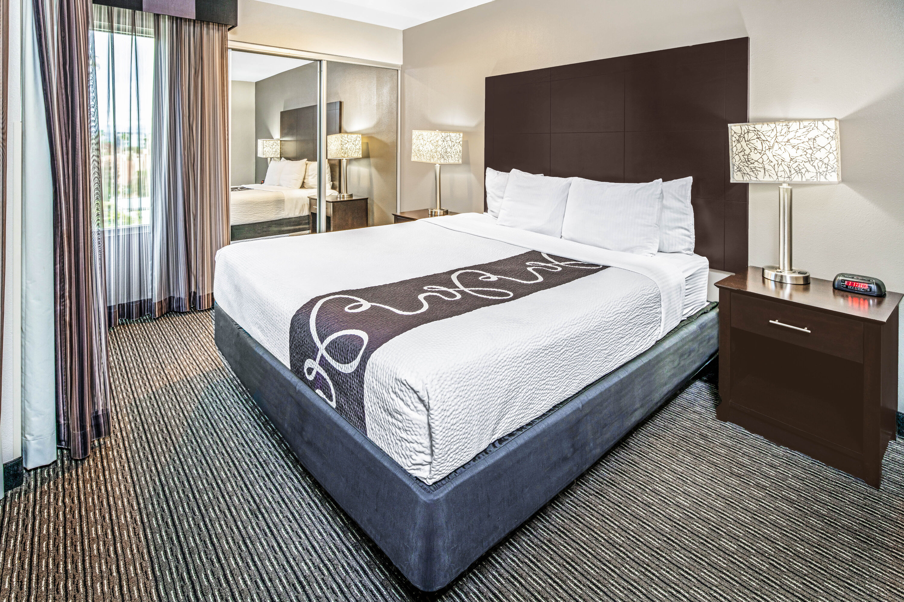 La Quinta Inn & Suites by Wyndham Anaheim suite in Anaheim, California