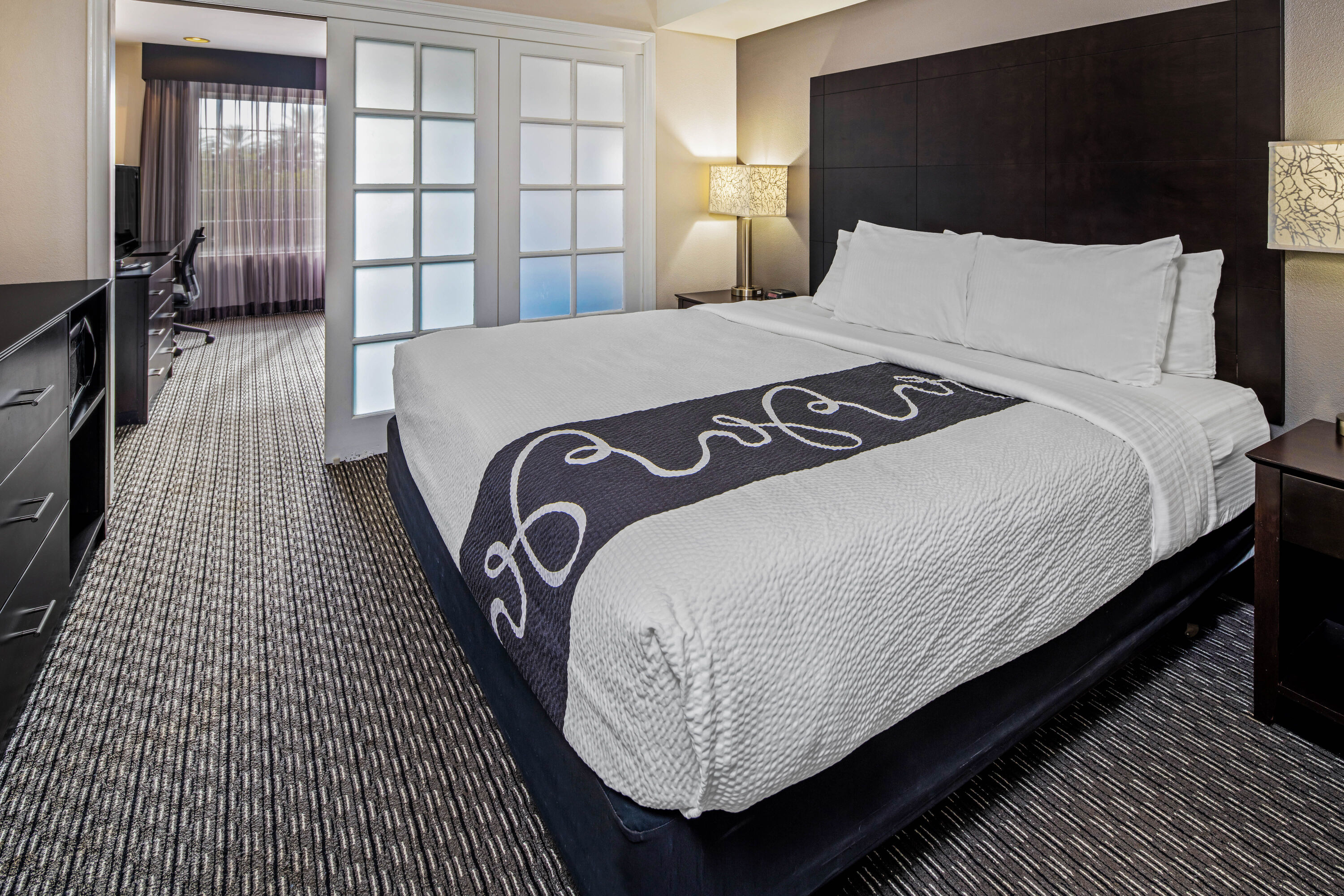 La Quinta Inn & Suites by Wyndham Anaheim suite in Anaheim, California