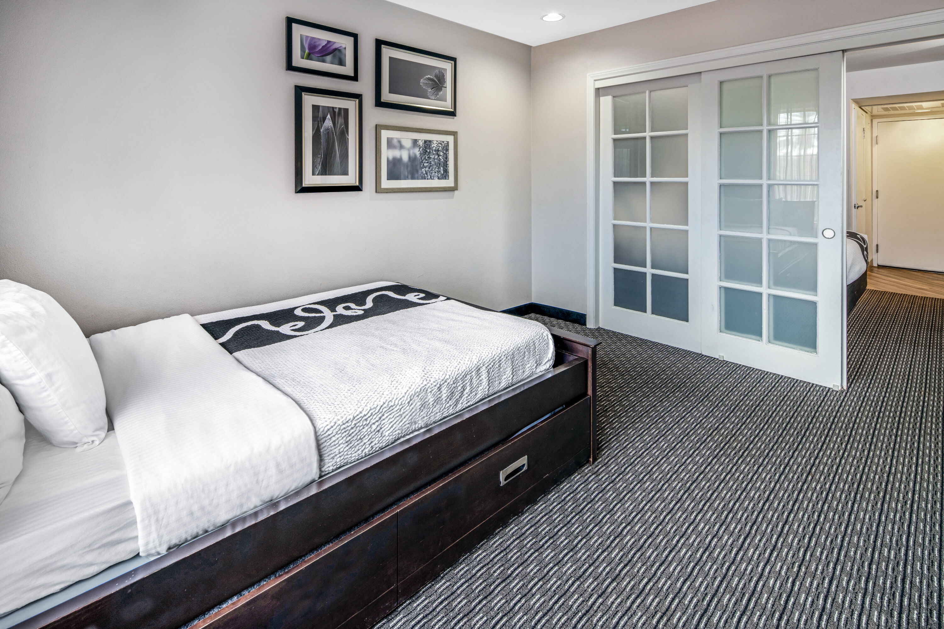 La Quinta Inn & Suites by Wyndham Anaheim suite in Anaheim, California