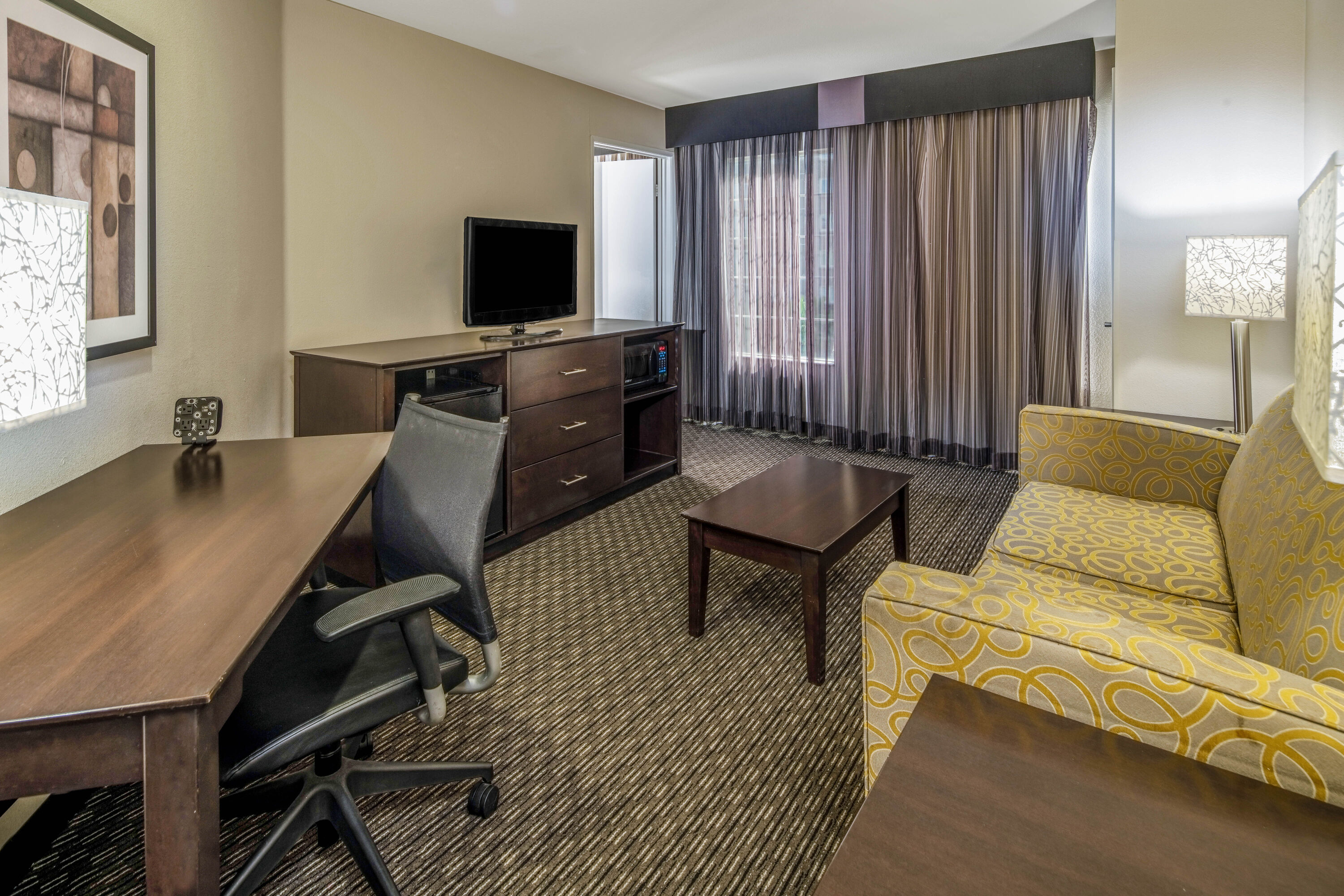 La Quinta Inn & Suites by Wyndham Anaheim suite in Anaheim, California