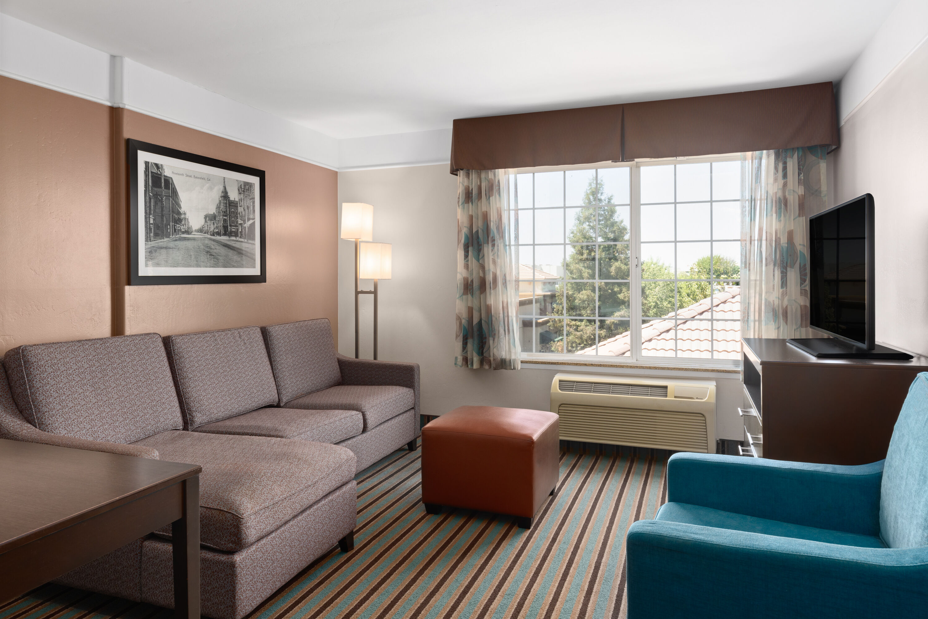 Guest room at the La Quinta Inn & Suites by Wyndham Bakersfield North in Bakersfield, California