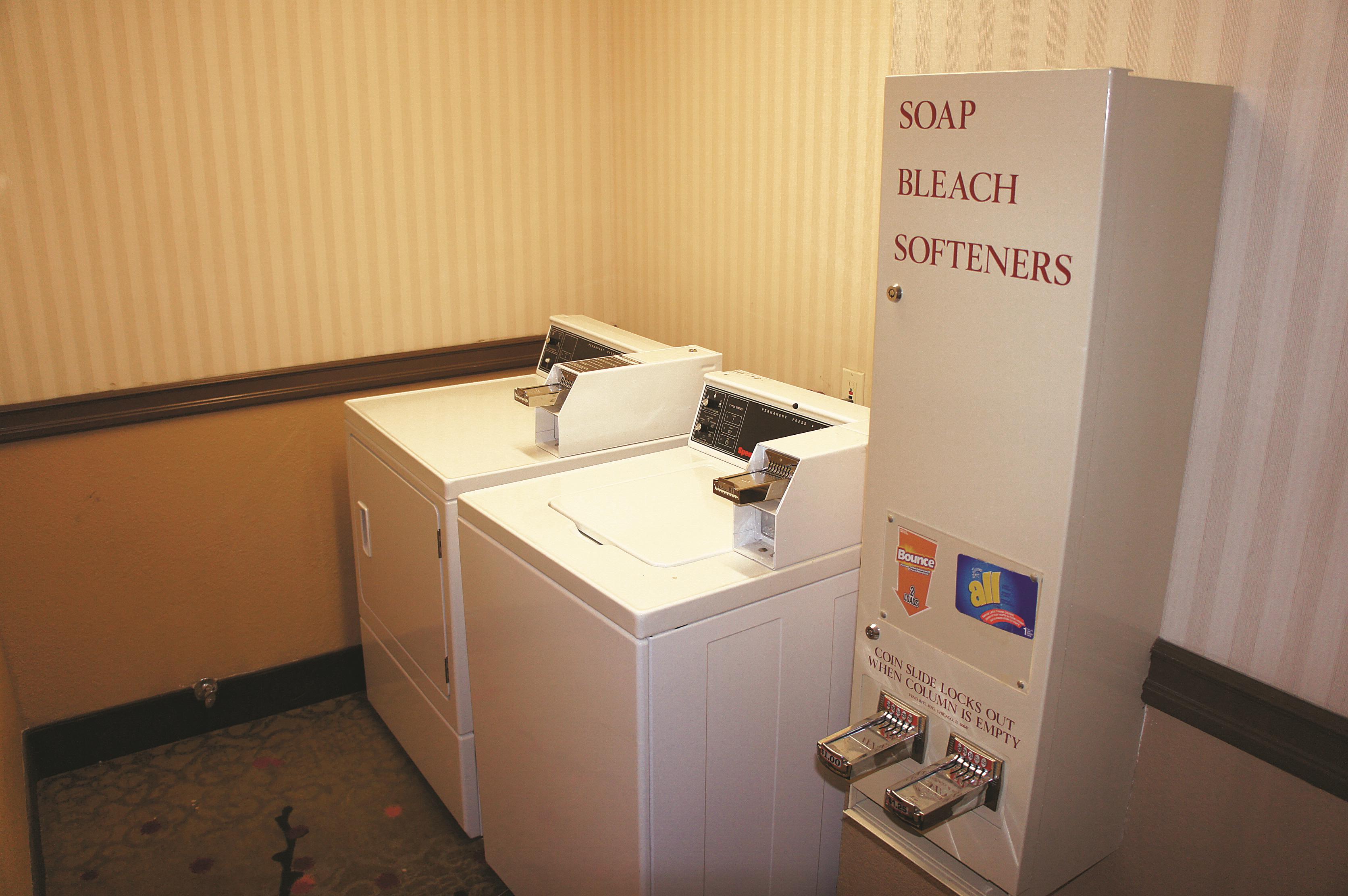La Quinta Inn & Suites by Wyndham Davis Davis, CA Hotels
