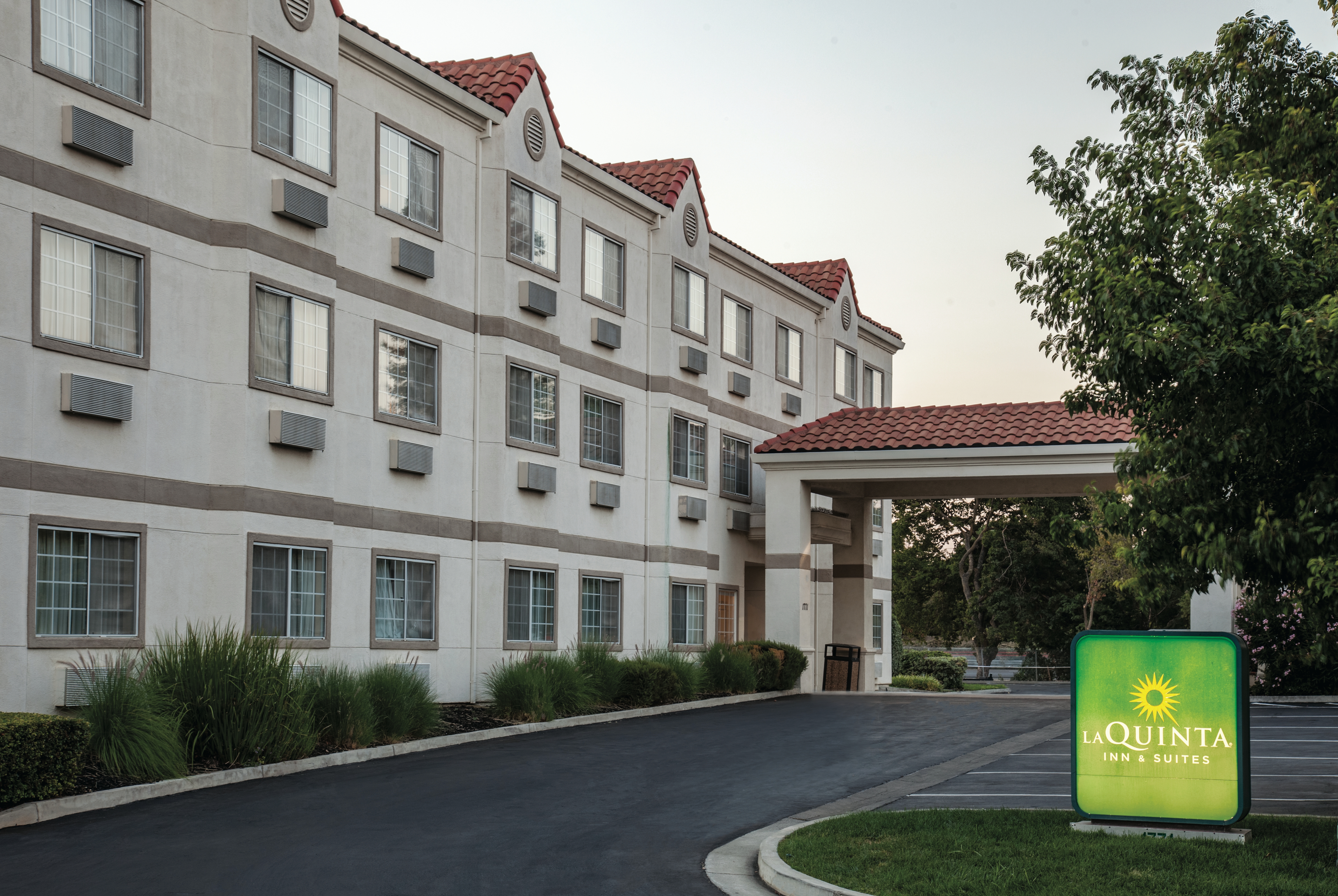 La Quinta Inn & Suites by Wyndham Davis Davis, CA Hotels