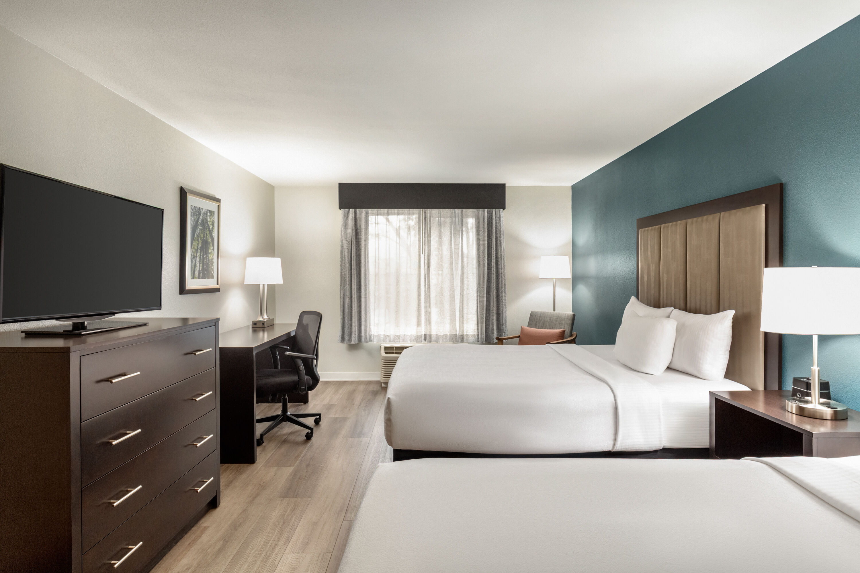 Guest room at the La Quinta Inn & Suites by Wyndham Fairfield - Napa Valley in Fairfield, California