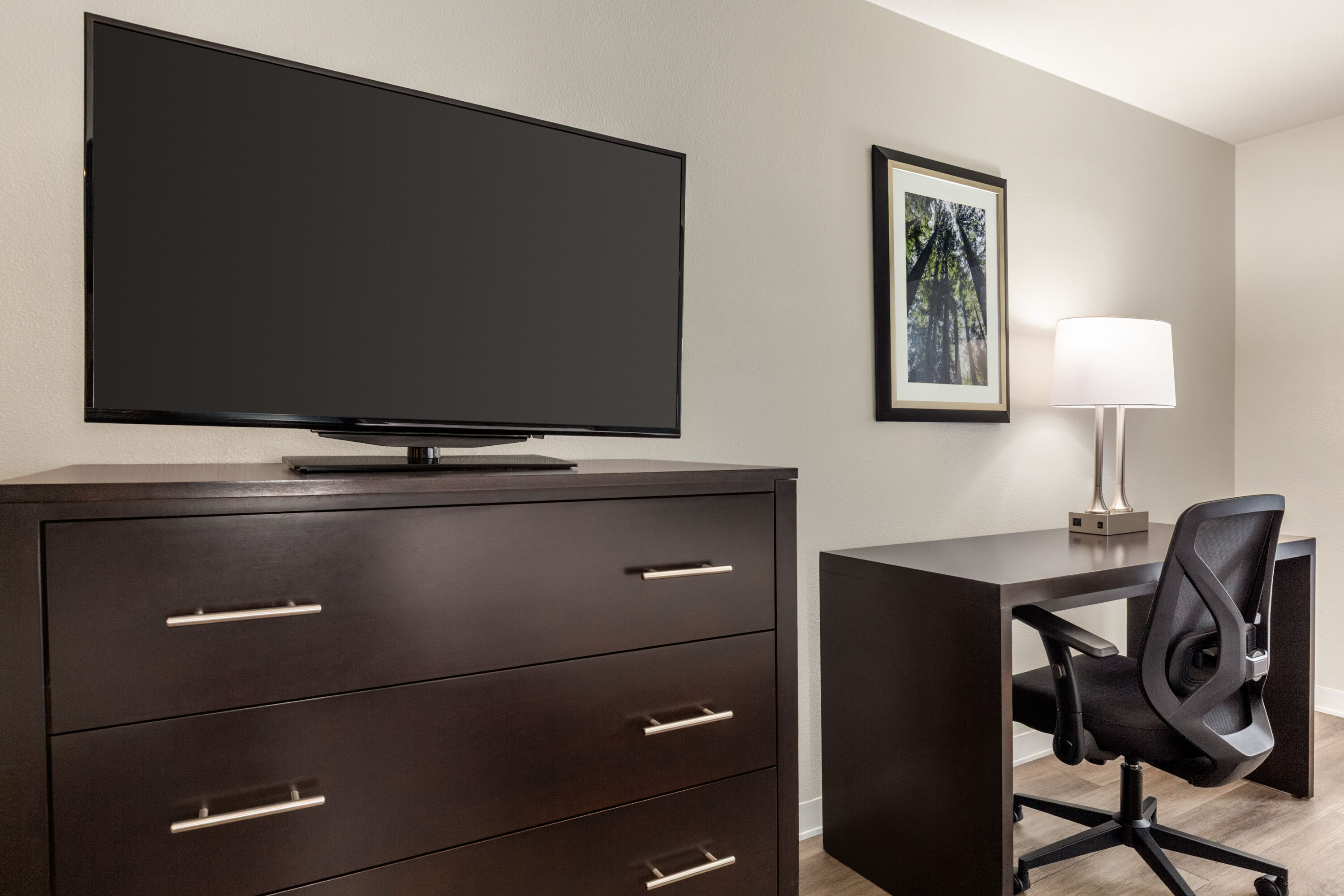 Guest room at the La Quinta Inn & Suites by Wyndham Fairfield - Napa Valley in Fairfield, California