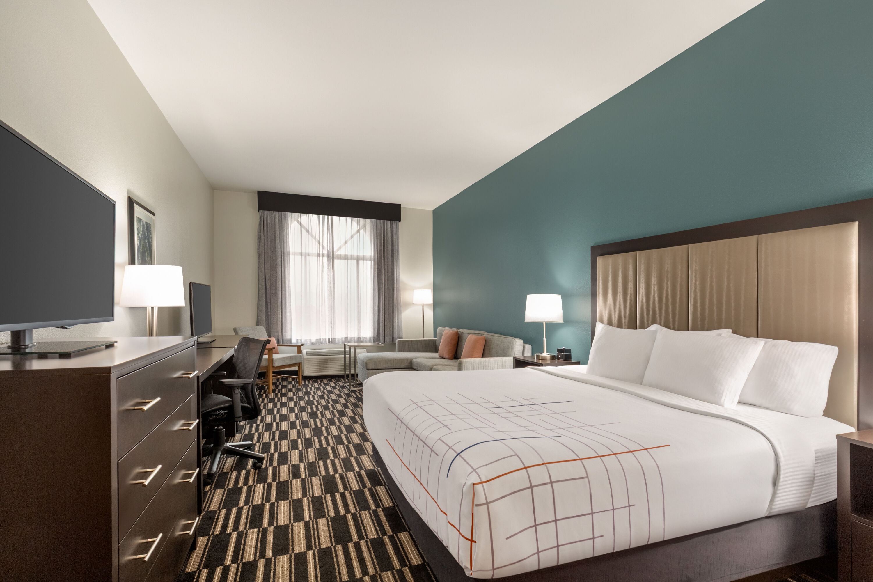 Guest room at the La Quinta Inn & Suites by Wyndham Fairfield - Napa Valley in Fairfield, California