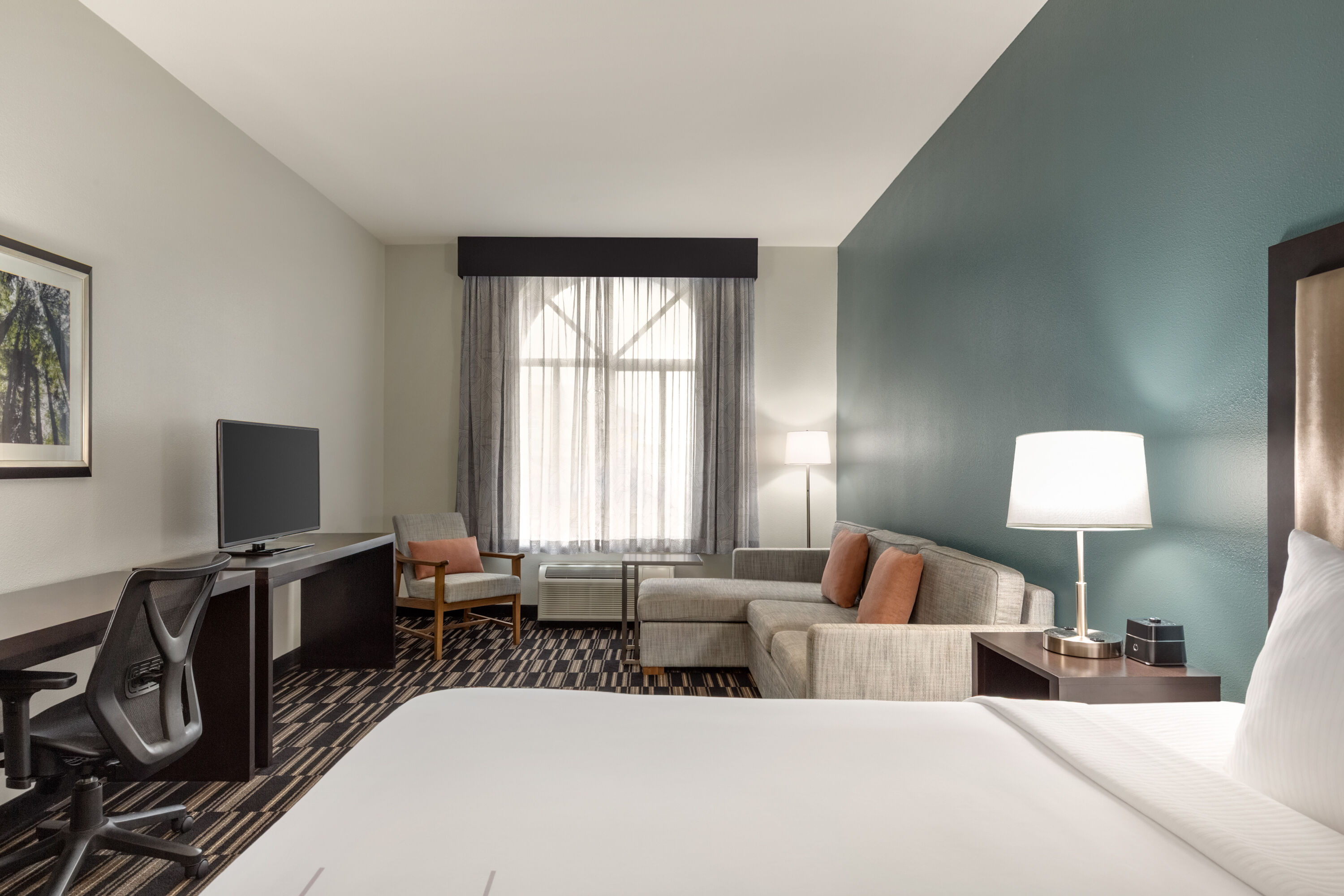 Guest room at the La Quinta Inn & Suites by Wyndham Fairfield - Napa Valley in Fairfield, California