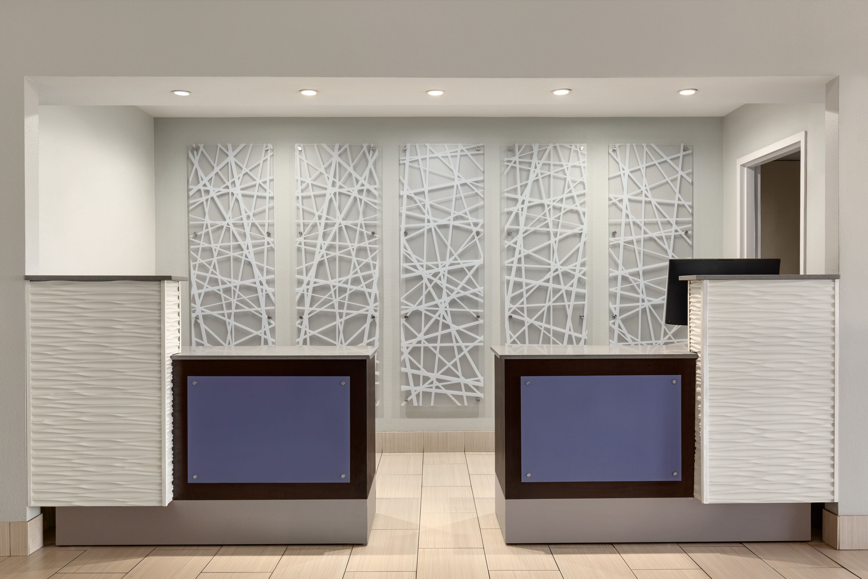 La Quinta Inn & Suites by Wyndham Fairfield - Napa Valley reception in Fairfield, California