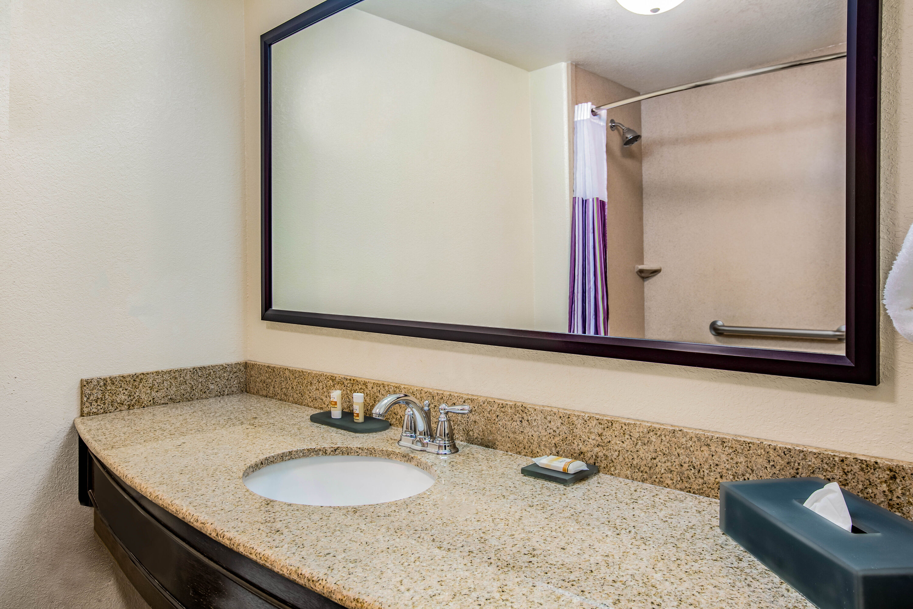 Guest room bath at the La Quinta Inn & Suites by Wyndham Fowler in Fowler, California