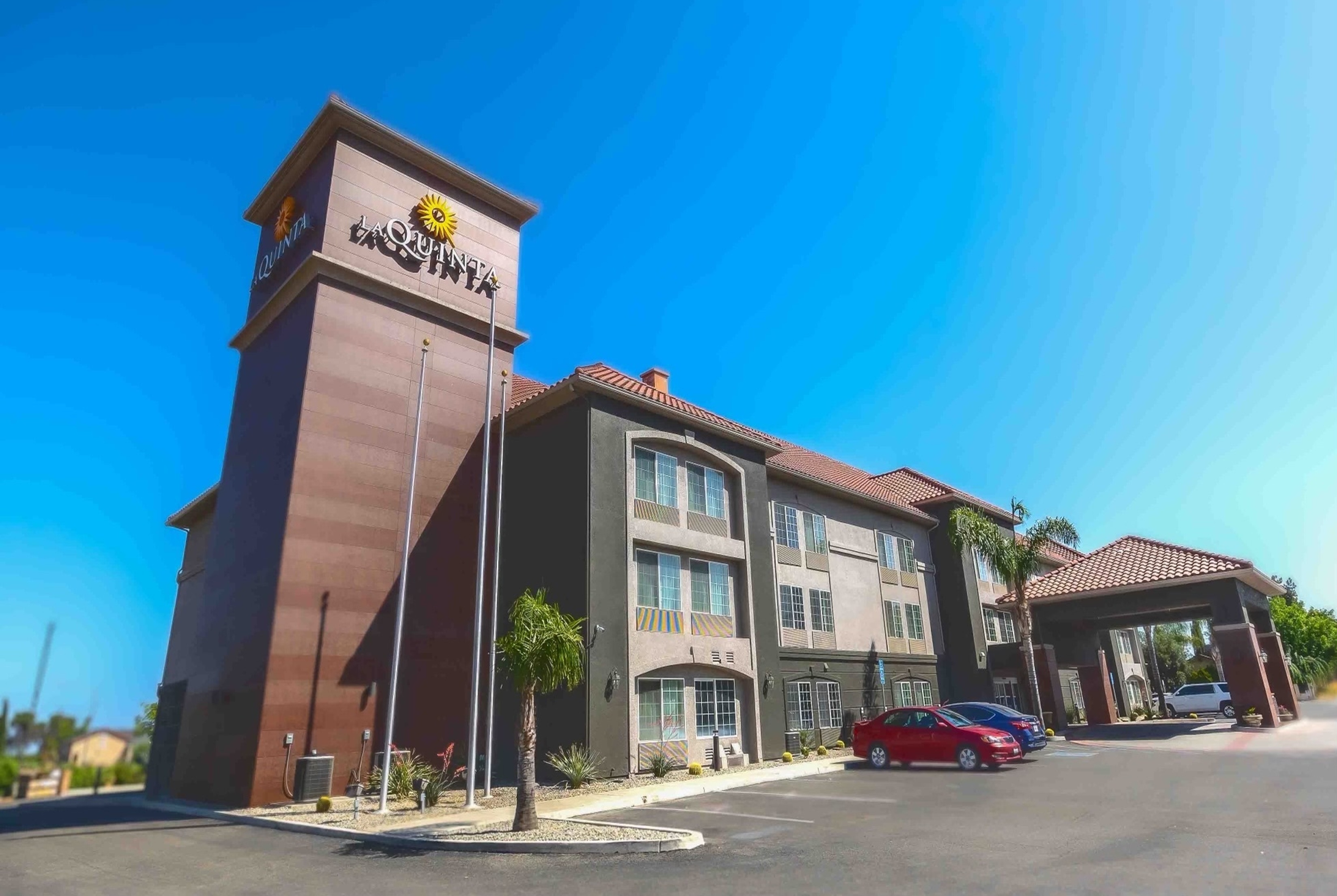 Exterior of La Quinta Inn & Suites by Wyndham Fowler hotel in Fowler, California