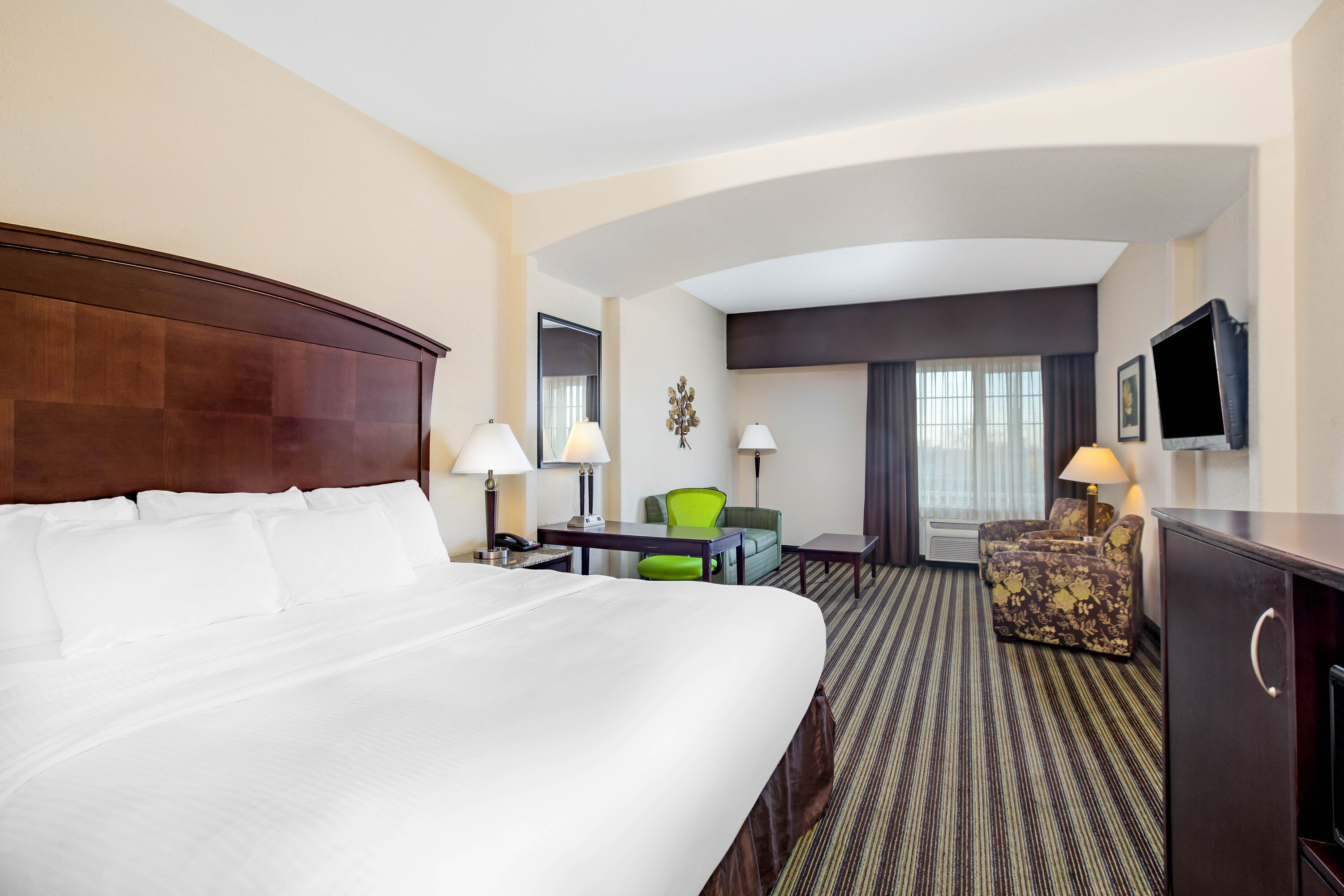 La Quinta Inn & Suites by Wyndham Fowler suite in Fowler, California