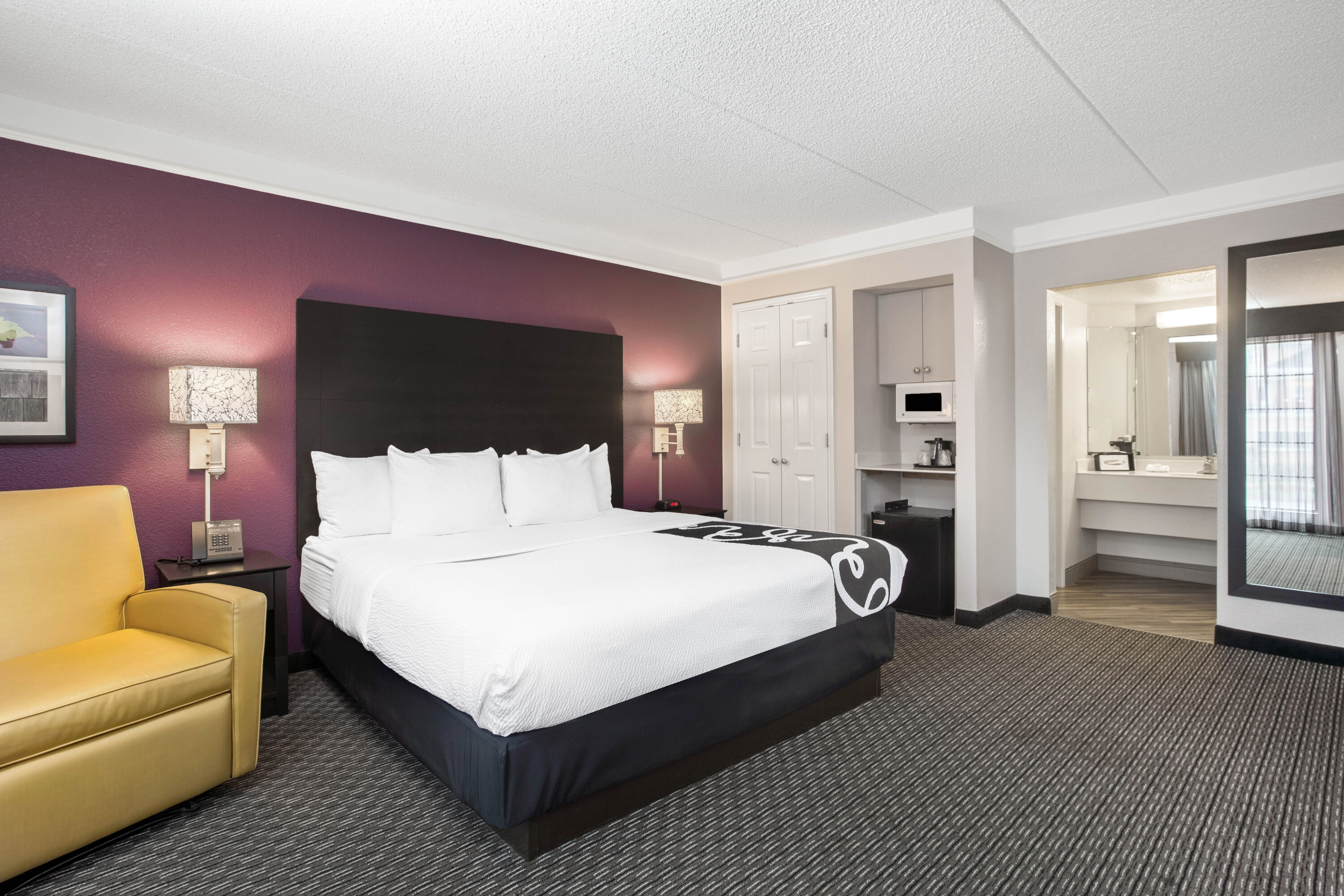 La Quinta Inn by Wyndham Fresno Yosemite suite in Fresno, California