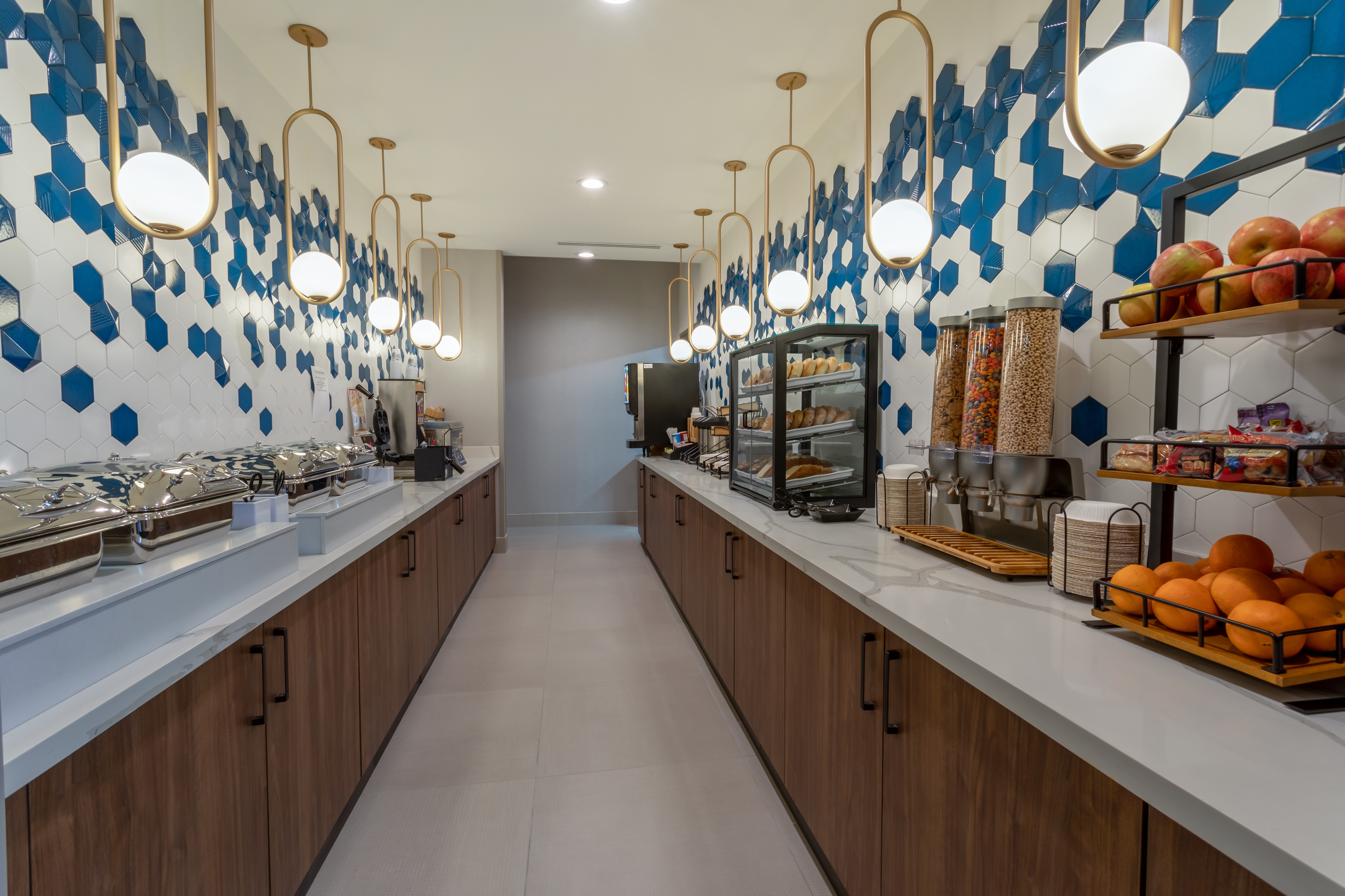 La Quinta Inn & Suites by Wyndham Galt Lodi North restaurant breakfast area with seating in Galt, California