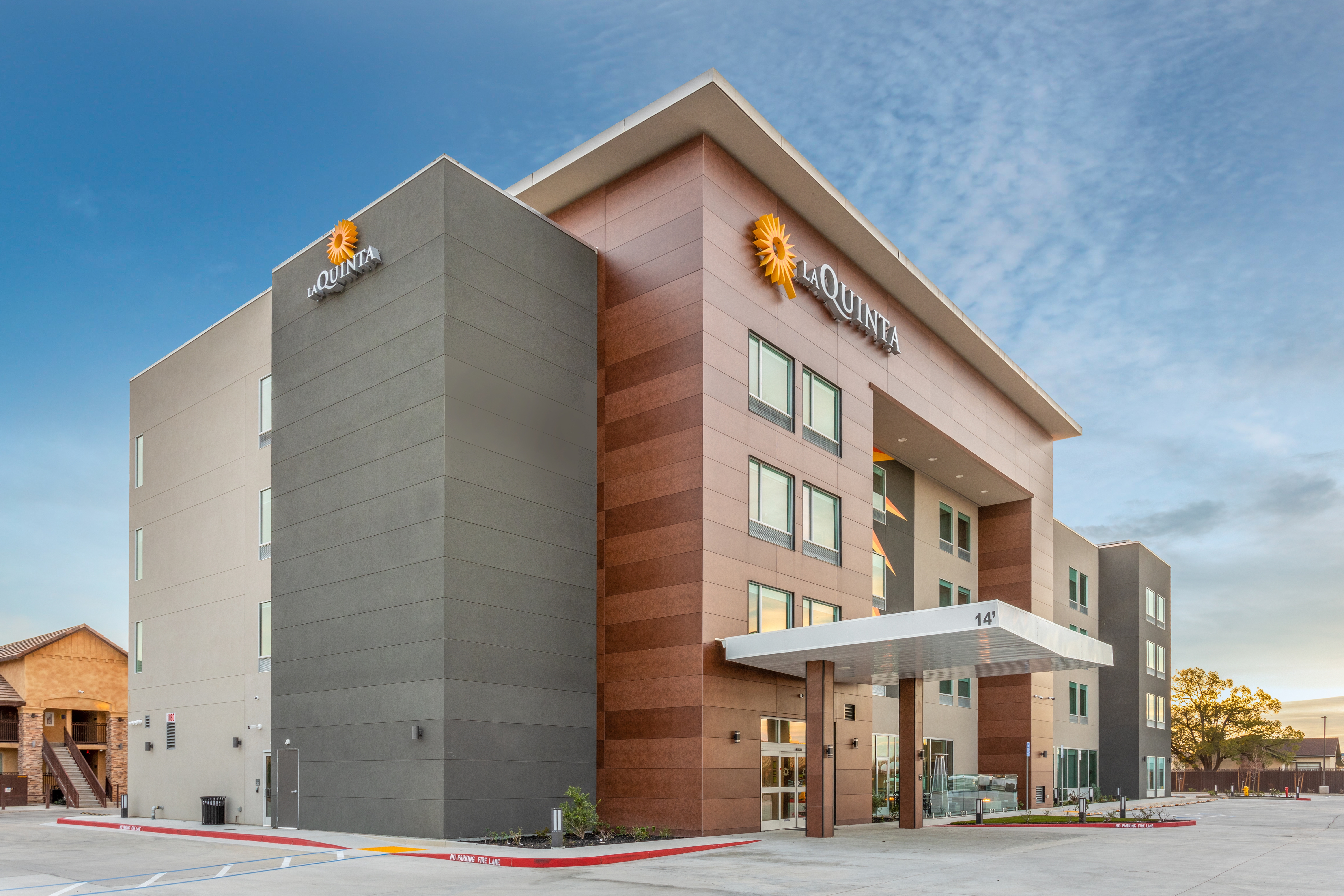 Exterior of La Quinta Inn & Suites by Wyndham Galt Lodi North hotel in Galt, California