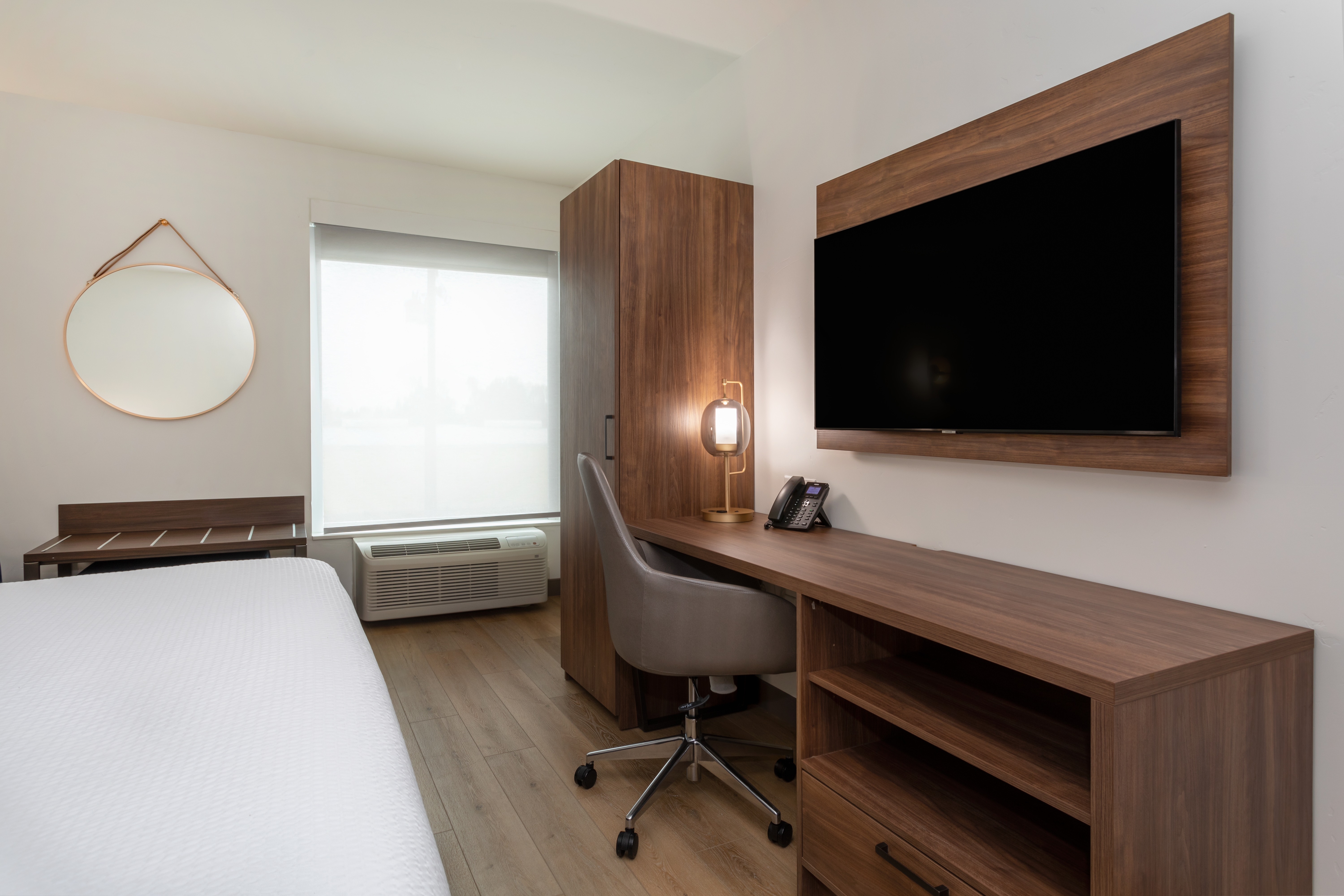 Guest room at the La Quinta Inn & Suites by Wyndham Galt Lodi North in Galt, California