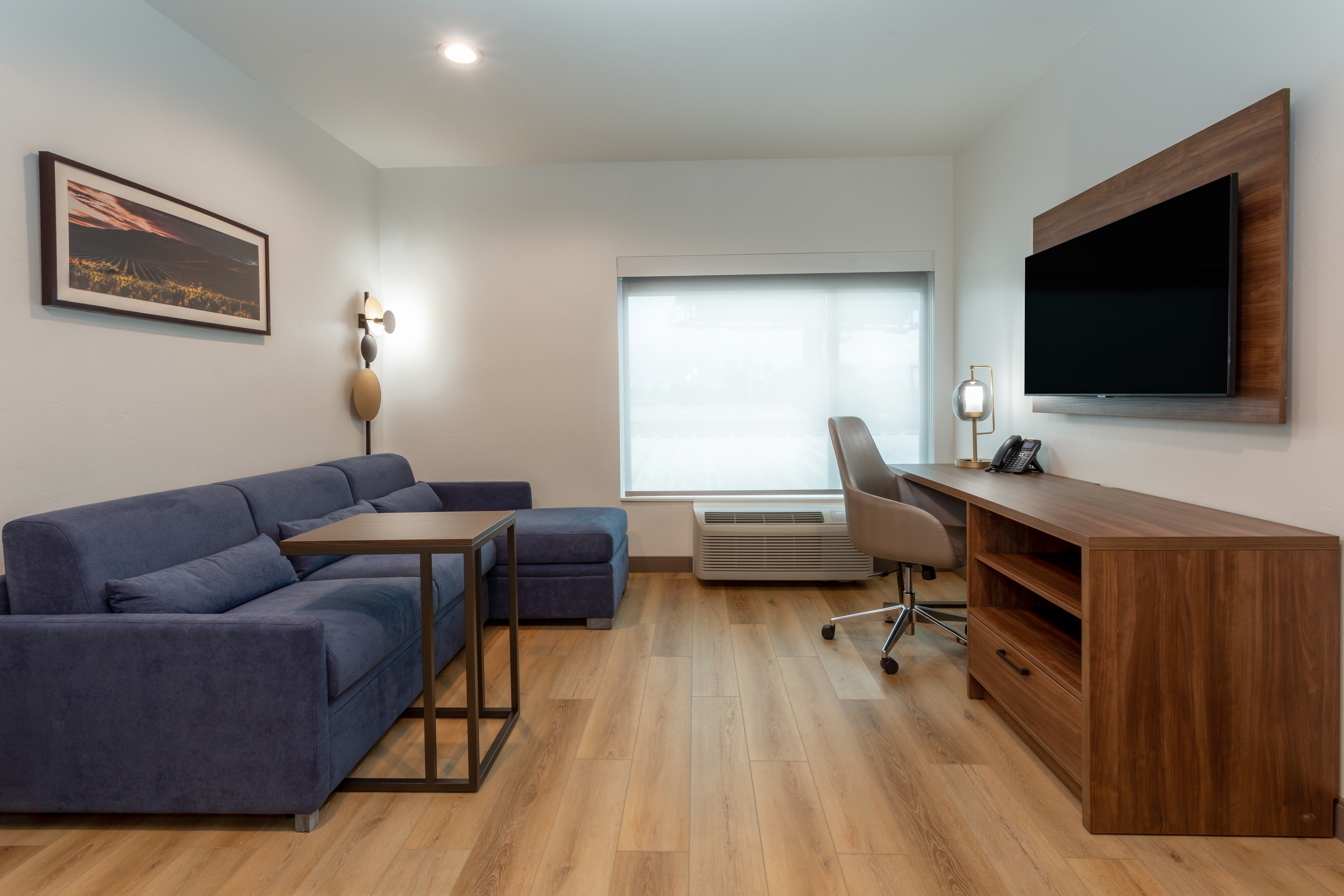 Guest room at the La Quinta Inn & Suites by Wyndham Galt Lodi North in Galt, California