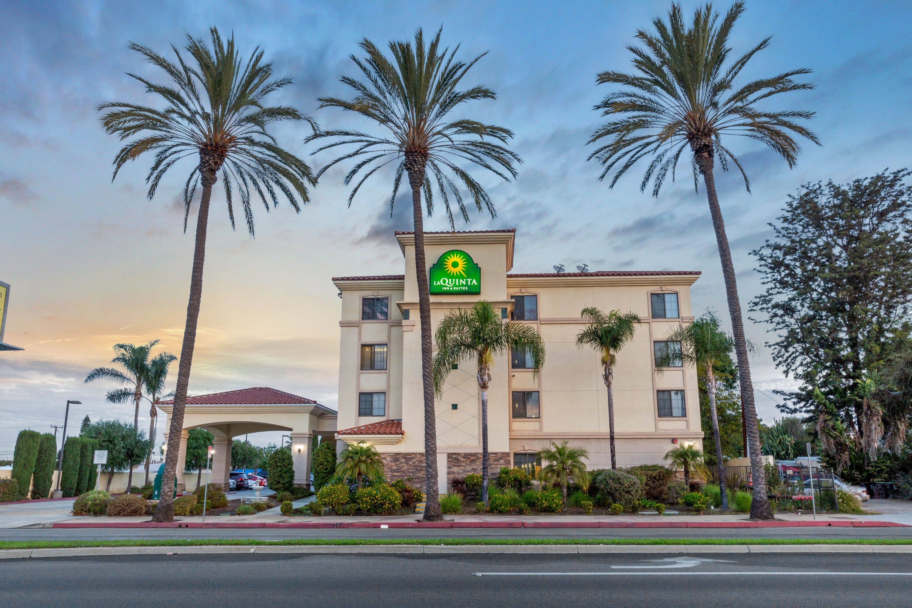 La Quinta Inn u0026 Suites by Wyndham NE Long Beach/Cypress | Hawaiian Gardens, CA  Hotels