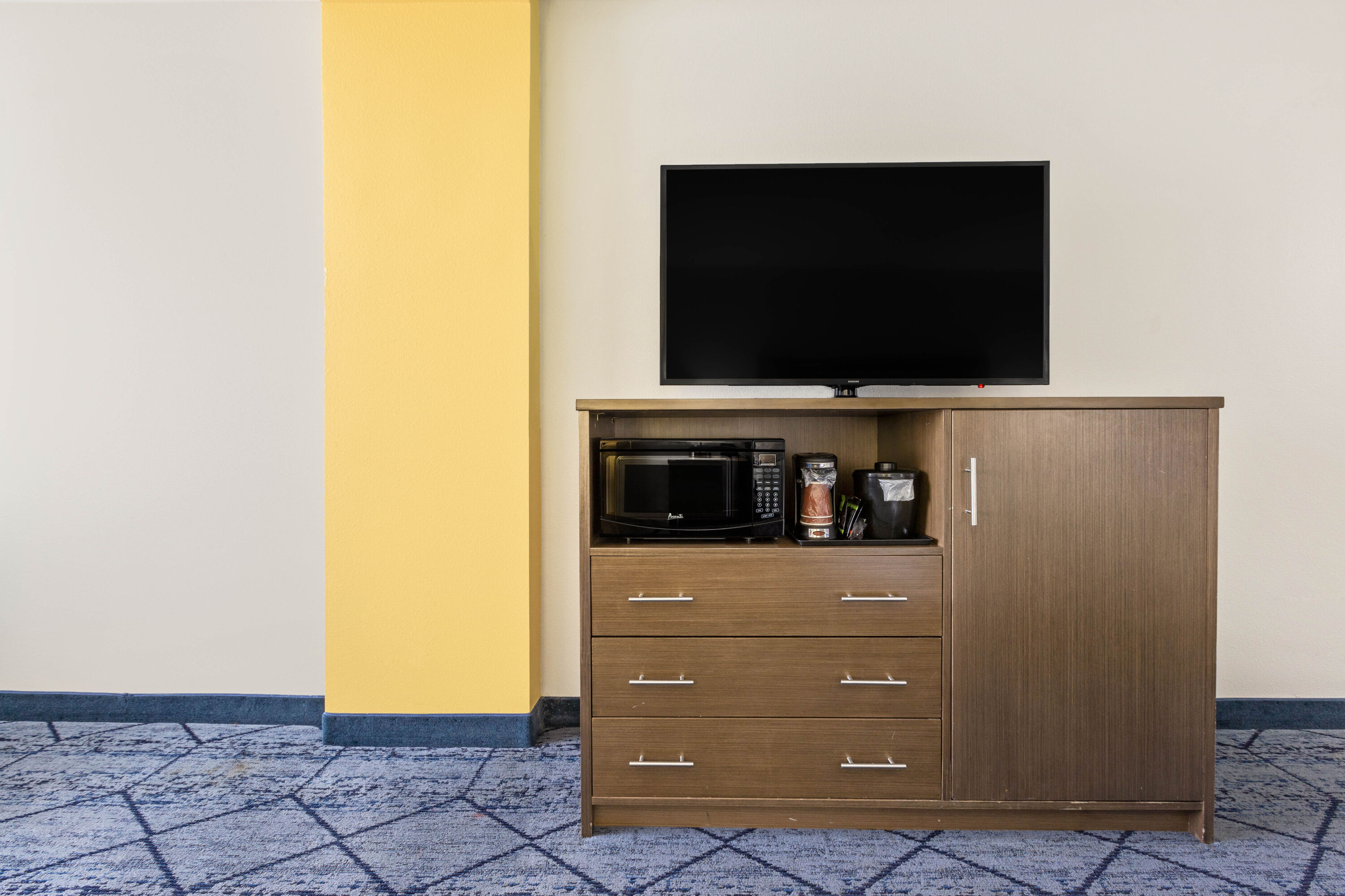 Guest room feature at the La Quinta Inn & Suites by Wyndham NE Long Beach/Cypress in Hawaiian Gardens, California