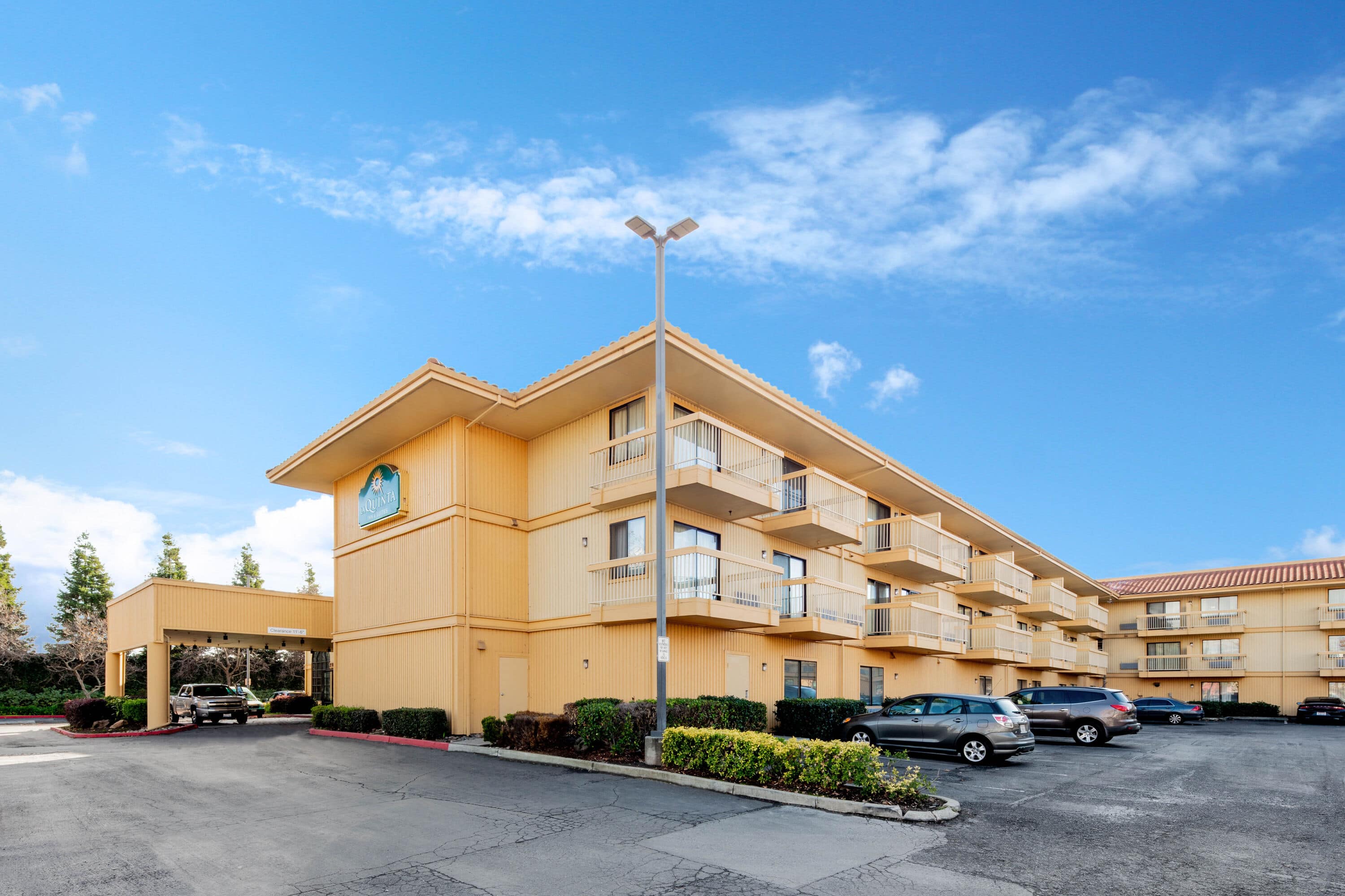 La Quinta Inn & Suites by Wyndham Oakland - Hayward | Hayward, CA Hotels