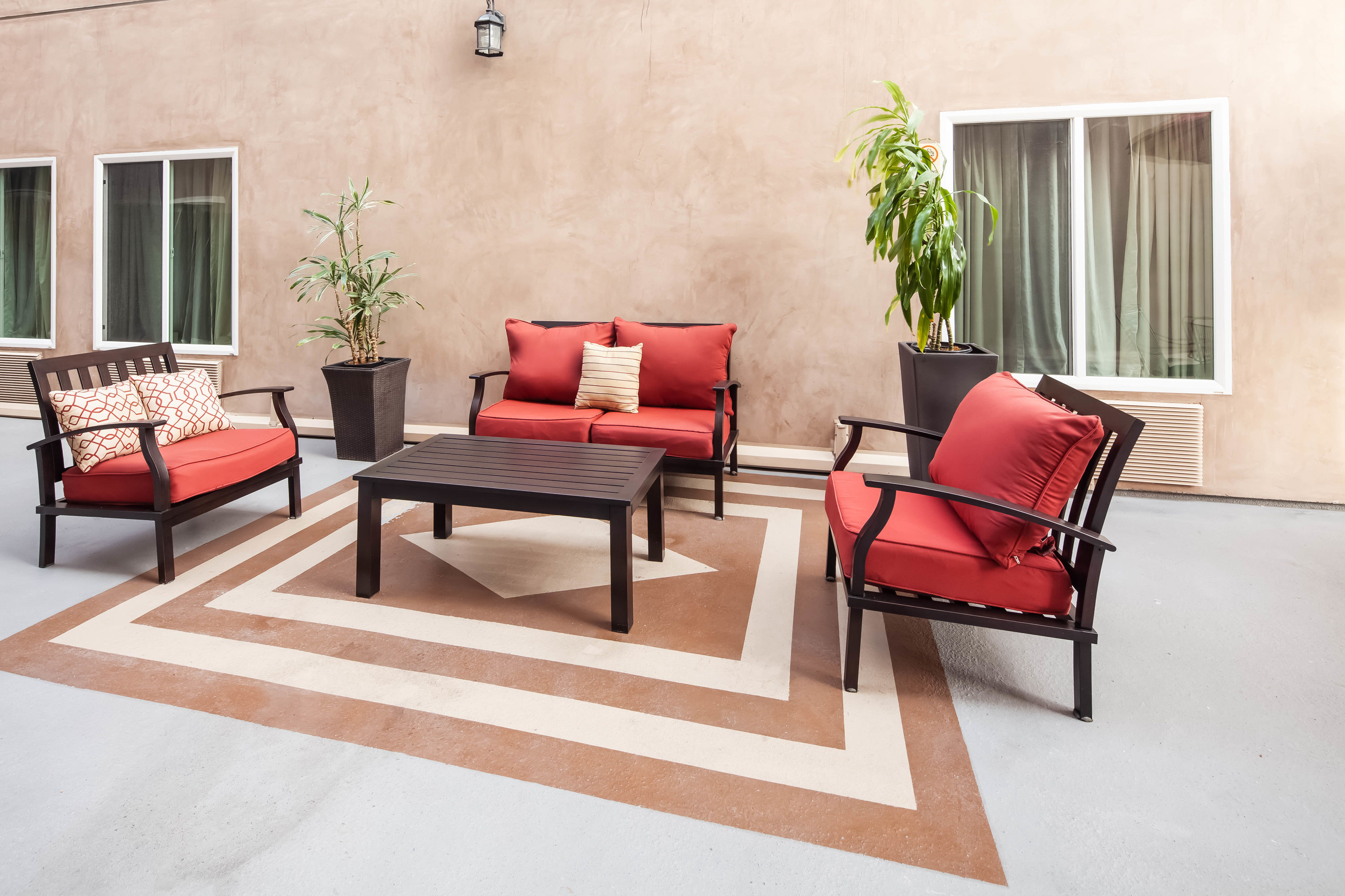 Courtyard at La Quinta Inn & Suites by Wyndham Inglewood in Inglewood, California