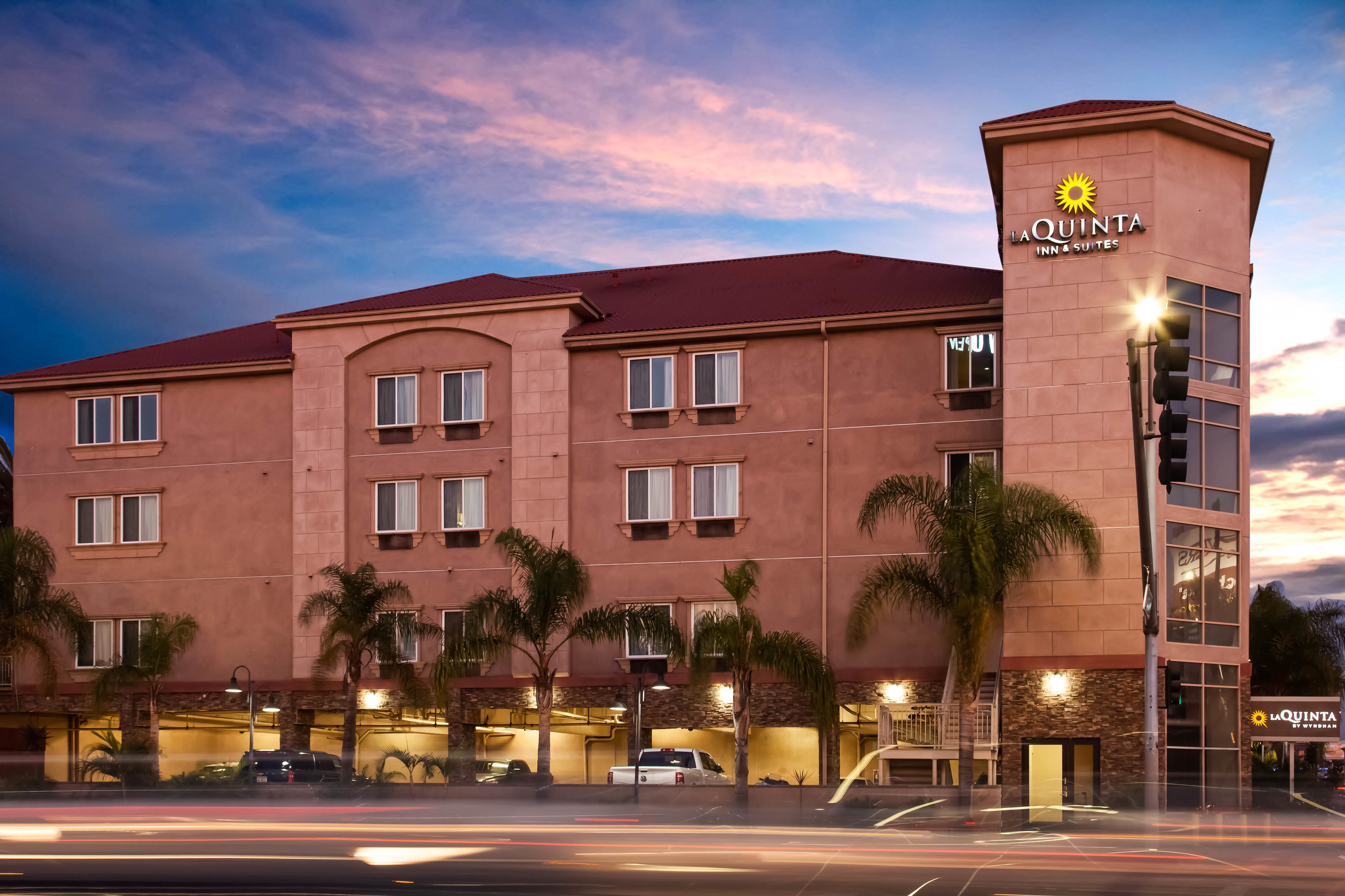 Exterior Dusk Image of La Quinta Inn & Suites by Wyndham Inglewood hotel in Inglewood, California