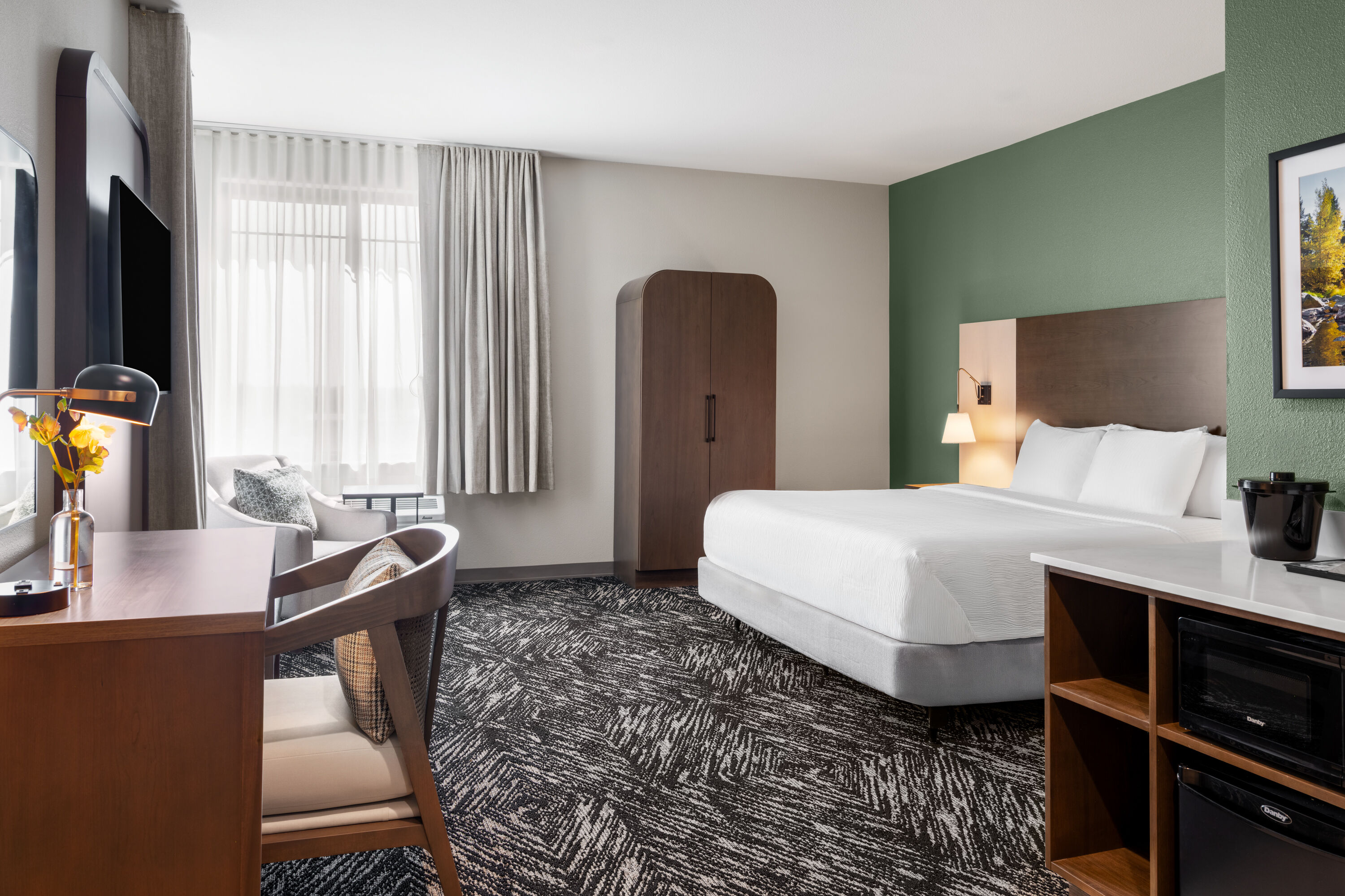 Guest room at the La Quinta Inn & Suites by Wyndham Lincoln in Lincoln, California