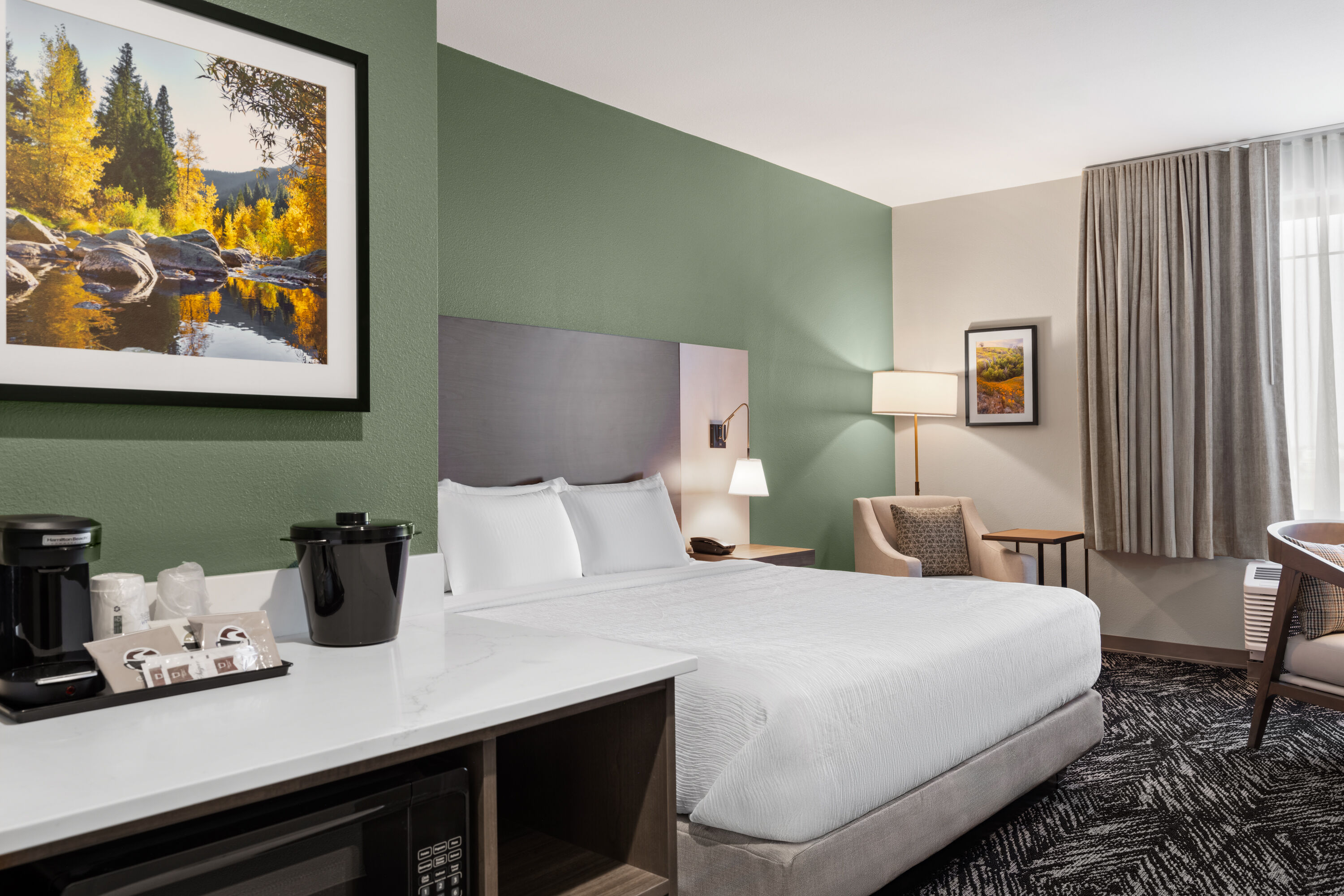 Guest room at the La Quinta Inn & Suites by Wyndham Lincoln in Lincoln, California