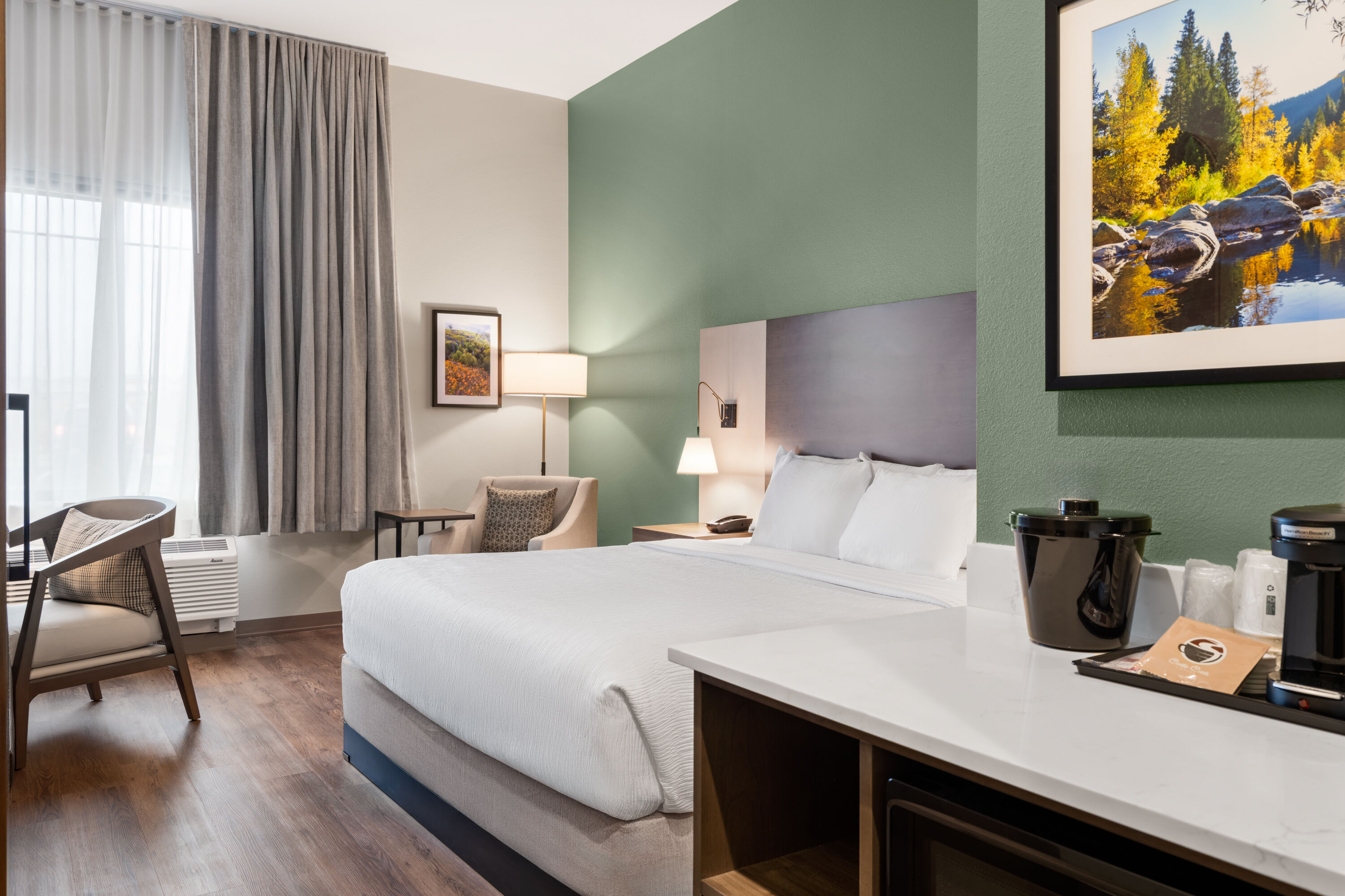 Guest room at the La Quinta Inn & Suites by Wyndham Lincoln in Lincoln, California