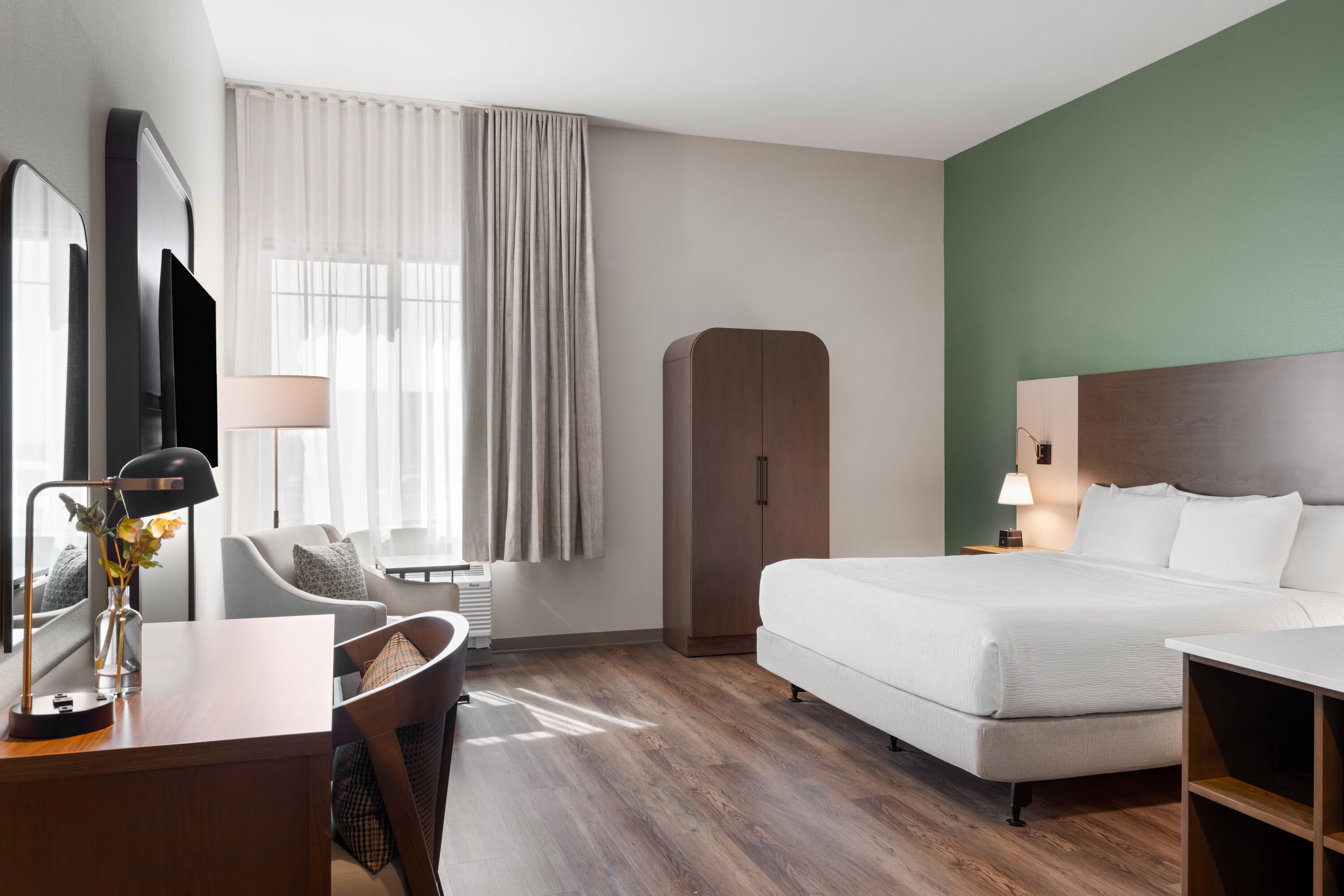 Guest room at the La Quinta Inn & Suites by Wyndham Lincoln in Lincoln, California