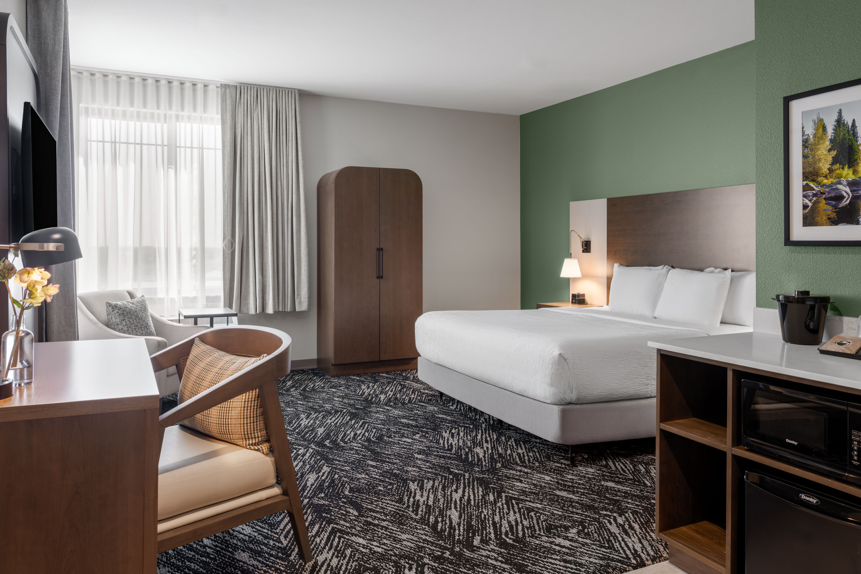 Guest room at the La Quinta Inn & Suites by Wyndham Lincoln in Lincoln, California