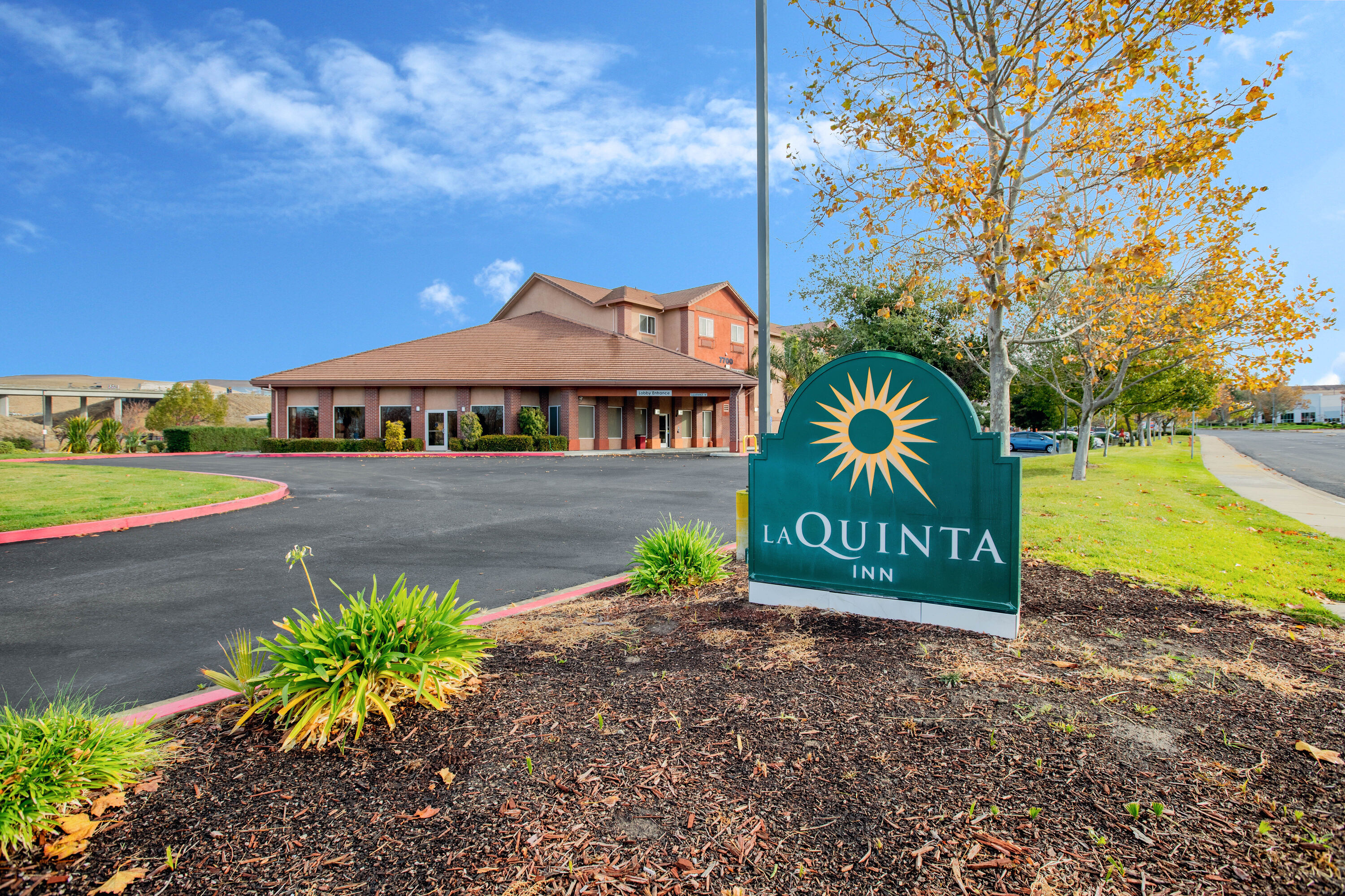 Exterior Day Image of La Quinta Inn by Wyndham Livermore hotel in Livermore, California