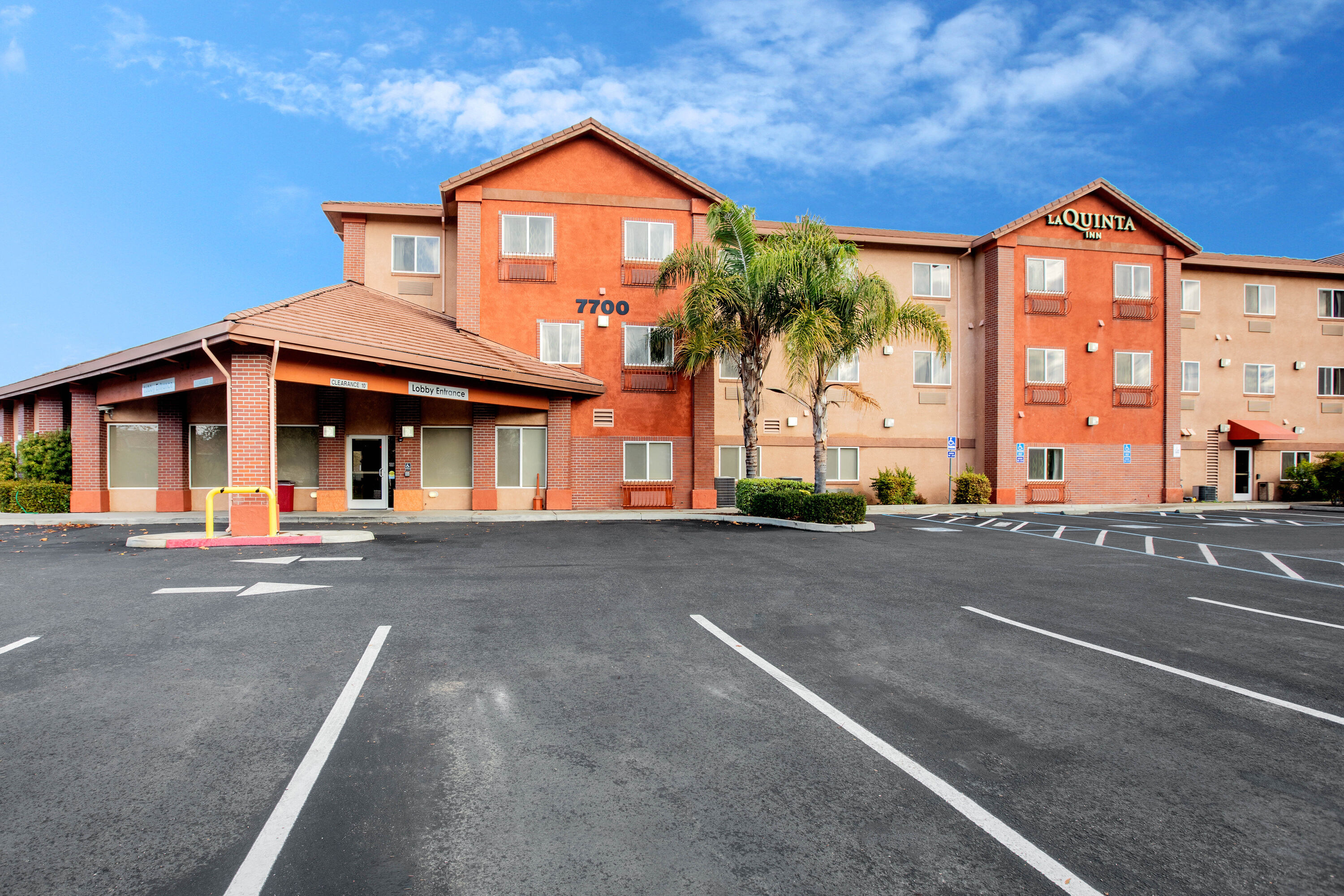 Exterior Day Image of La Quinta Inn by Wyndham Livermore hotel in Livermore, California