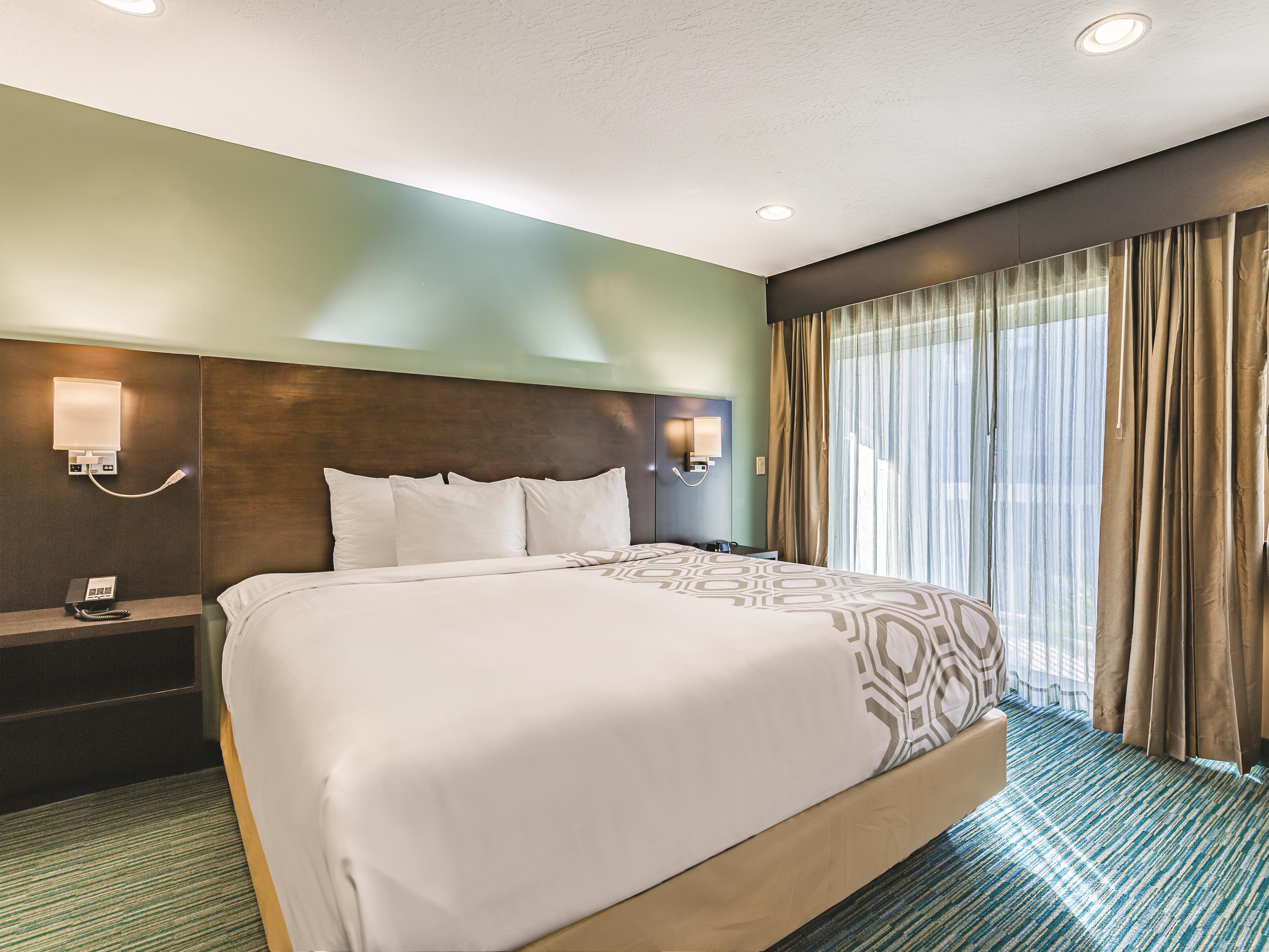 La Quinta Inn & Suites by Wyndham San Francisco Airport West suite in Millbrae, California