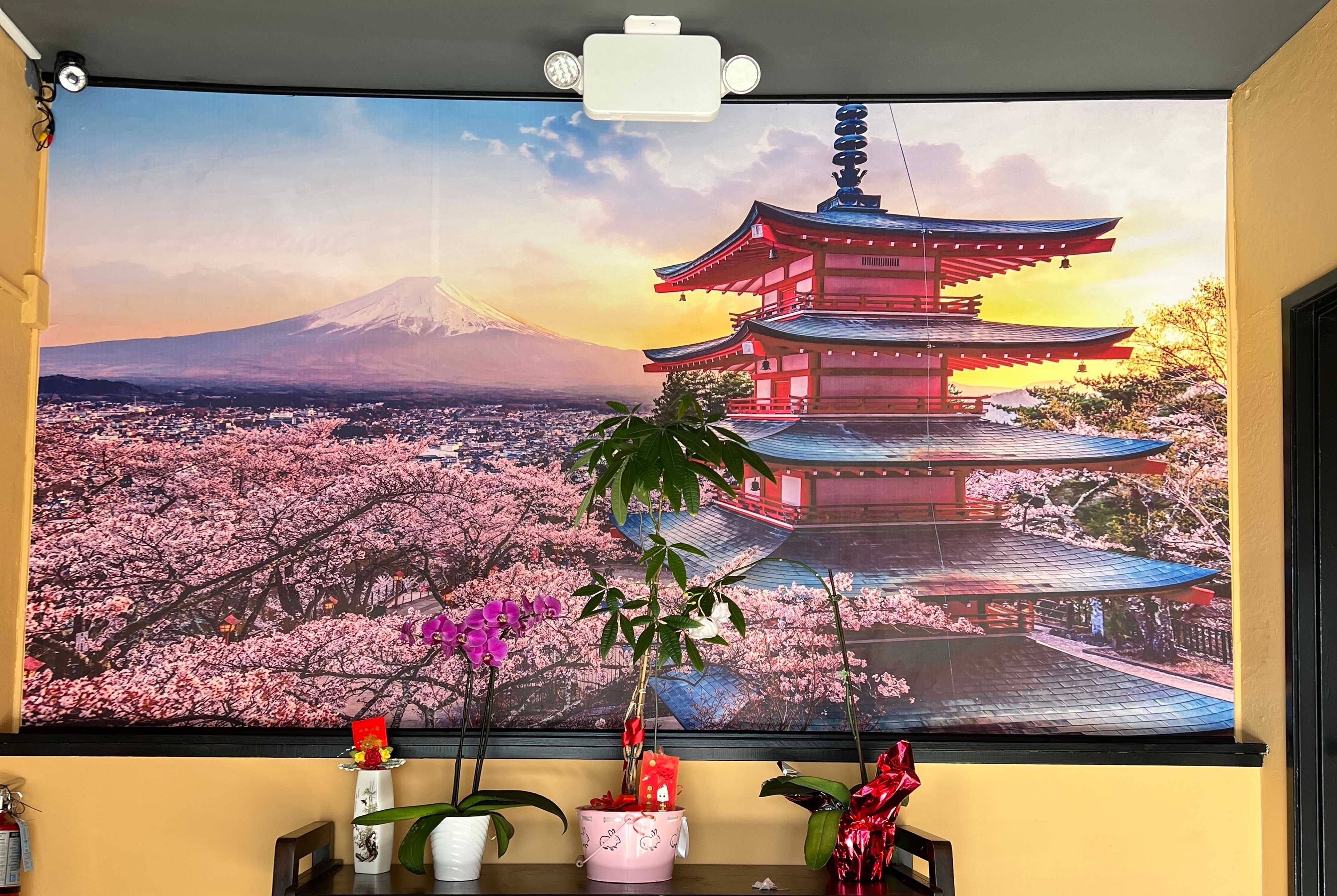 La Quinta Inn & Suites by Wyndham San Francisco Airport West restaurant in Millbrae, California